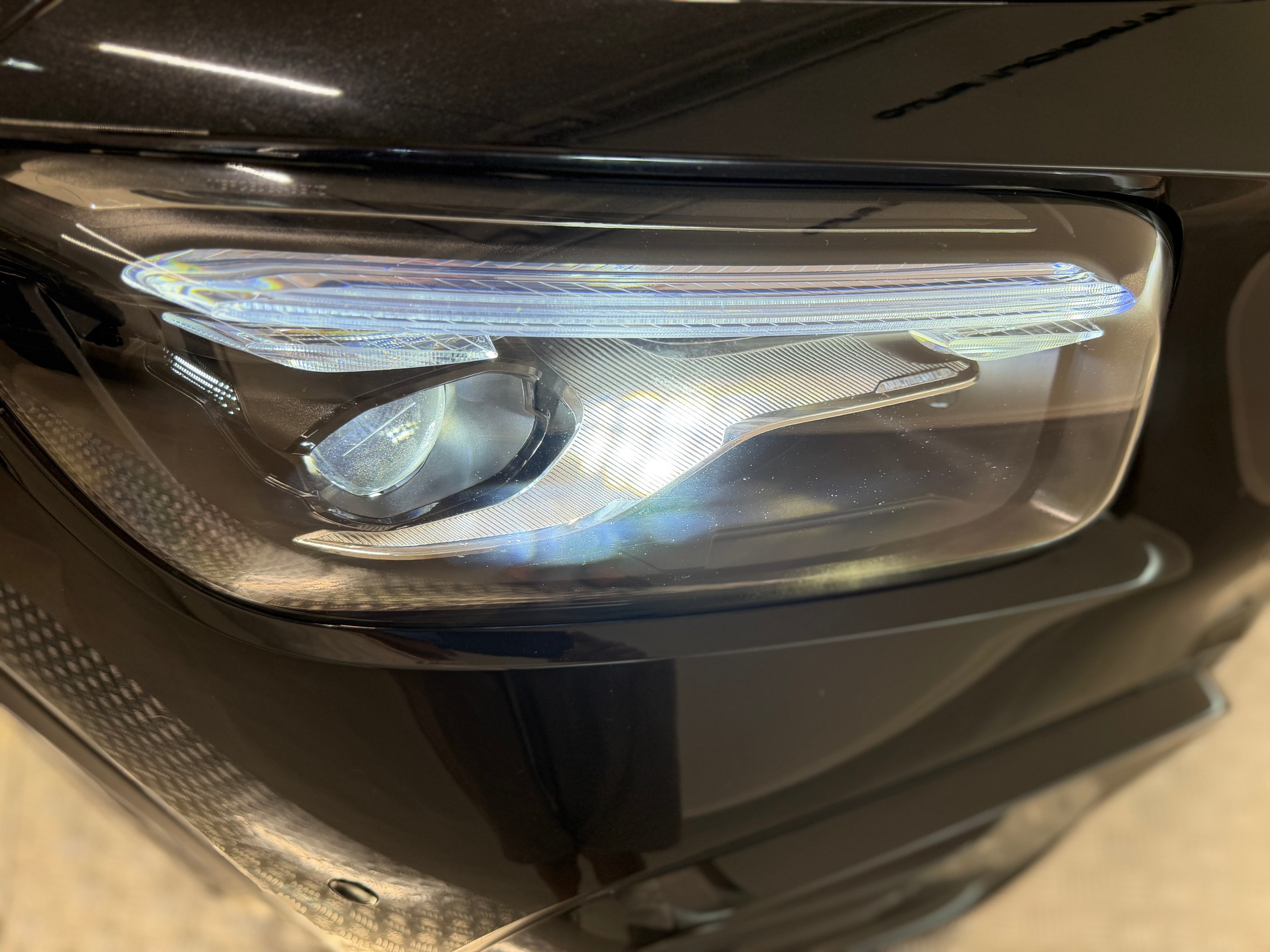 MERCEDES-BENZ GLB 220 4Matic 8G-Tronic-image-15