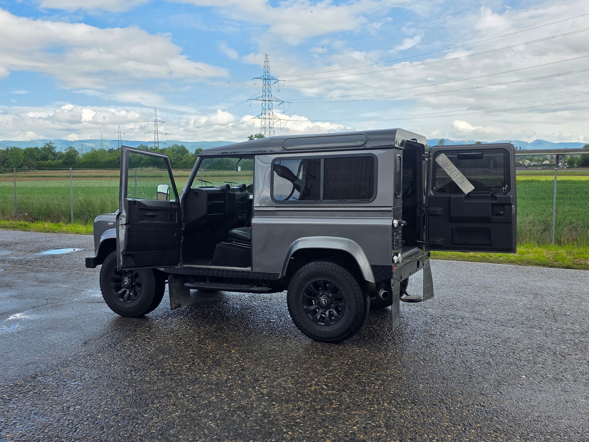 LAND ROVER Defender 90 2.2 TD4 Station Wagon-image-3