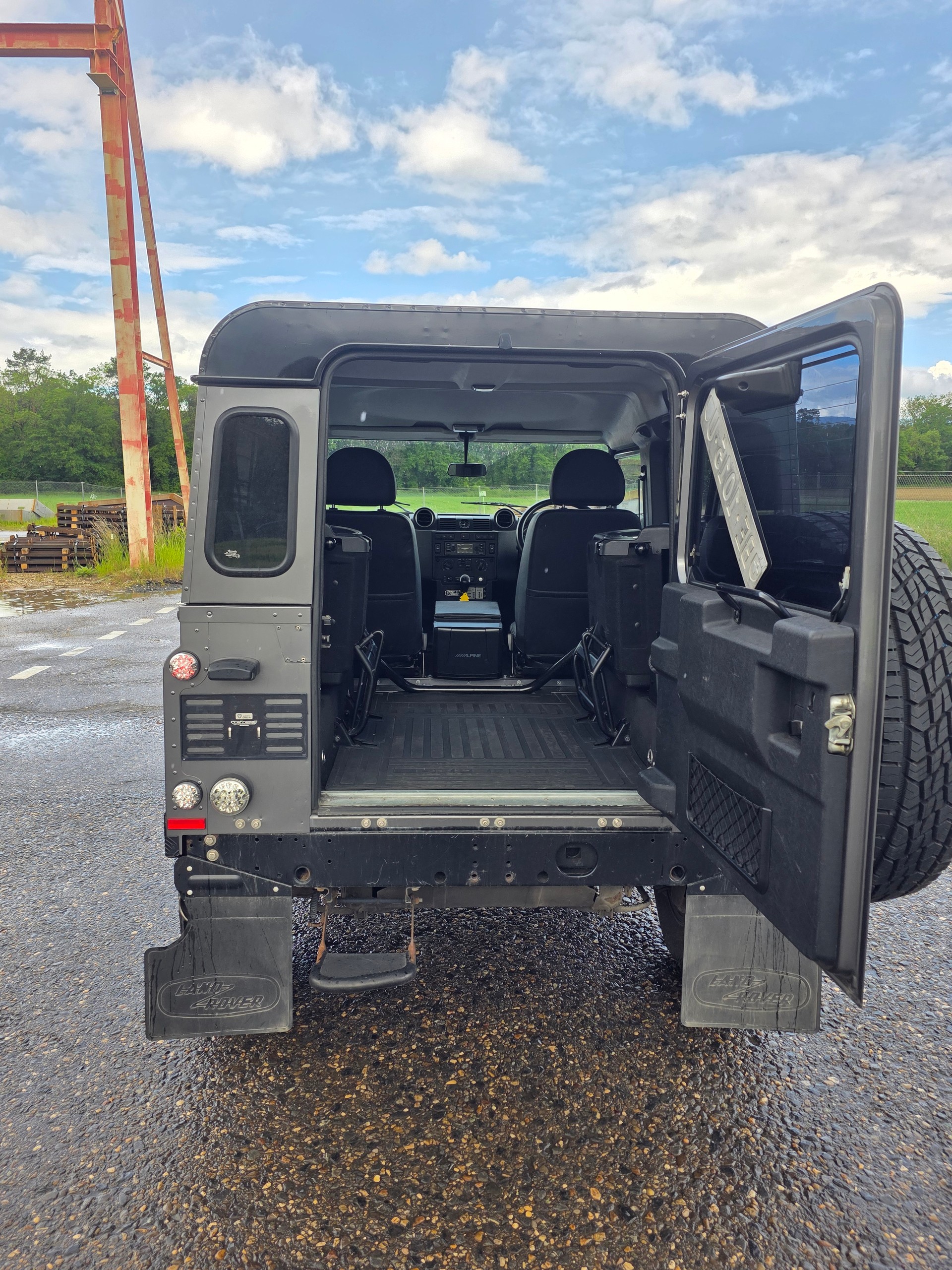 LAND ROVER Defender 90 2.2 TD4 Station Wagon-image-13