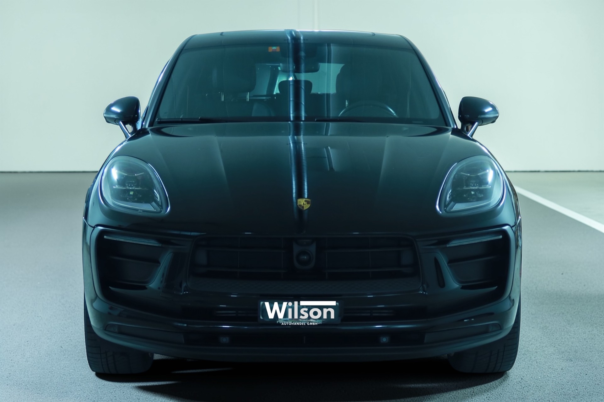 PORSCHE Macan PDK-showroom-element-2