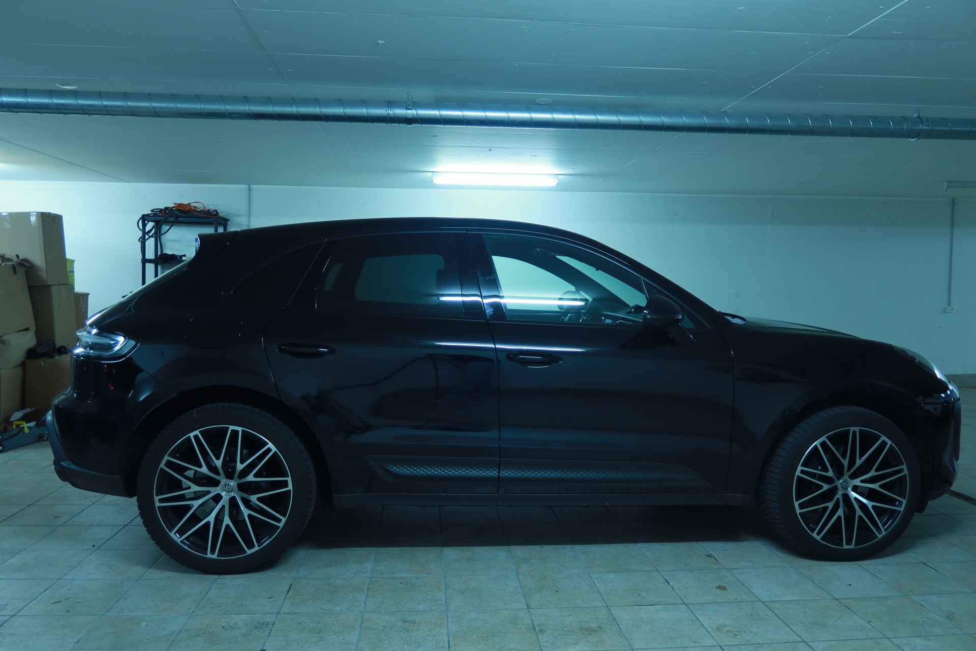 PORSCHE Macan PDK-showroom-element-3