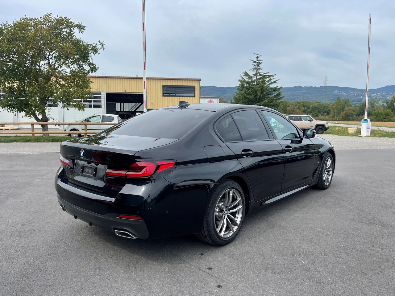 BMW 530e xDrive M Sport Steptronic-showroom-element-3