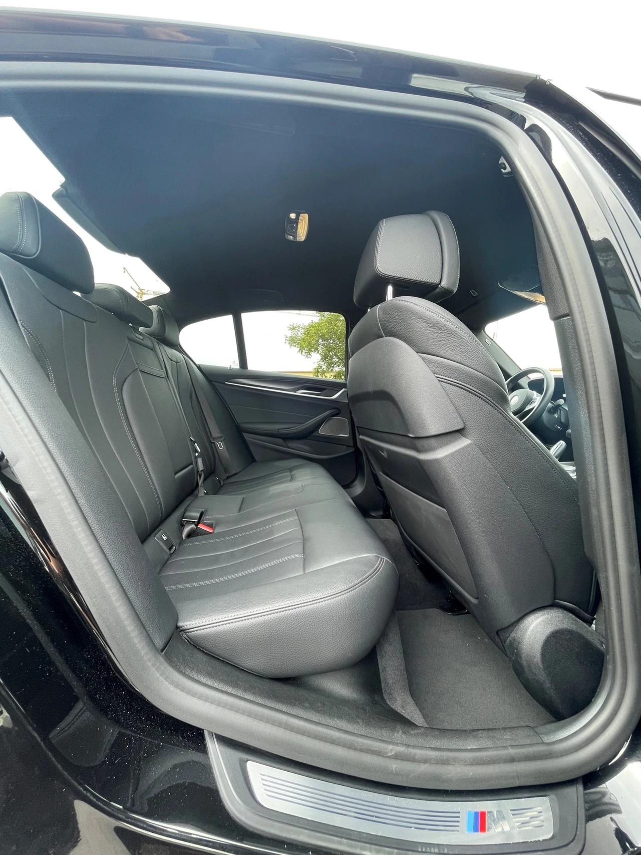 BMW 530e xDrive M Sport Steptronic-image-13