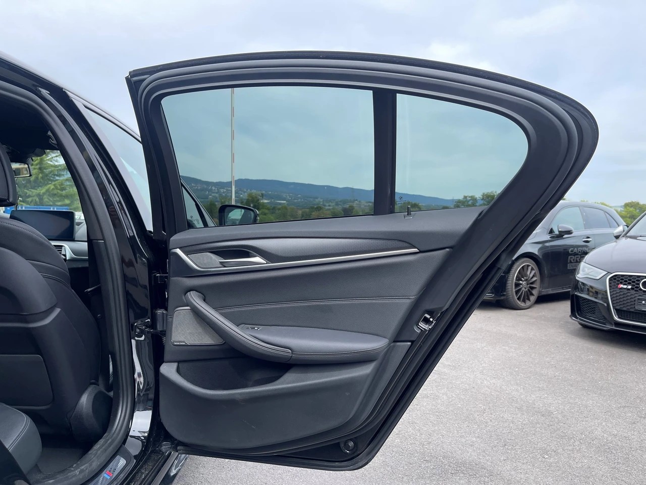 BMW 530e xDrive M Sport Steptronic-image-20
