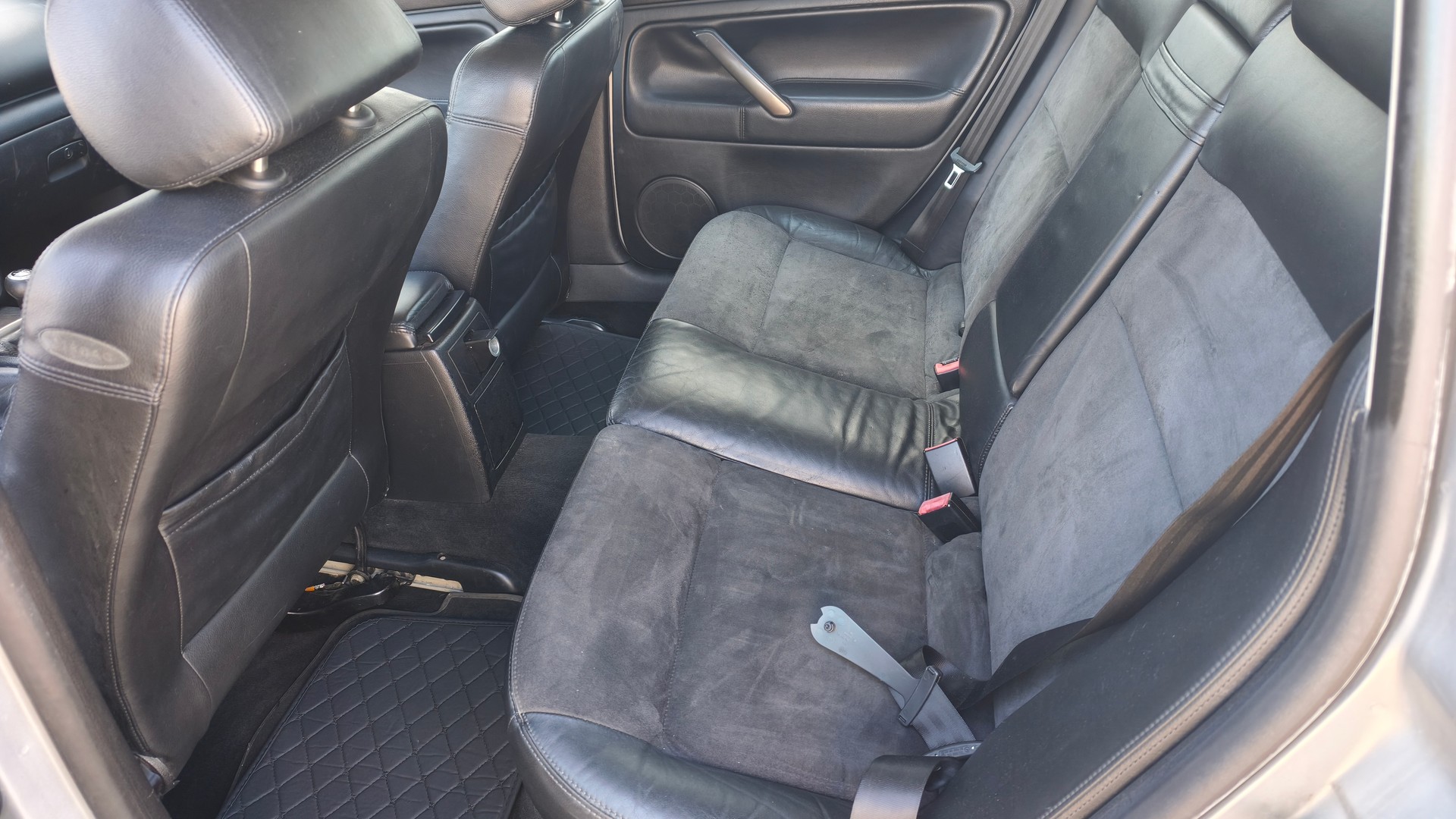 VW Passat Variant 1.9 TDI 4Motion Highline-image-12