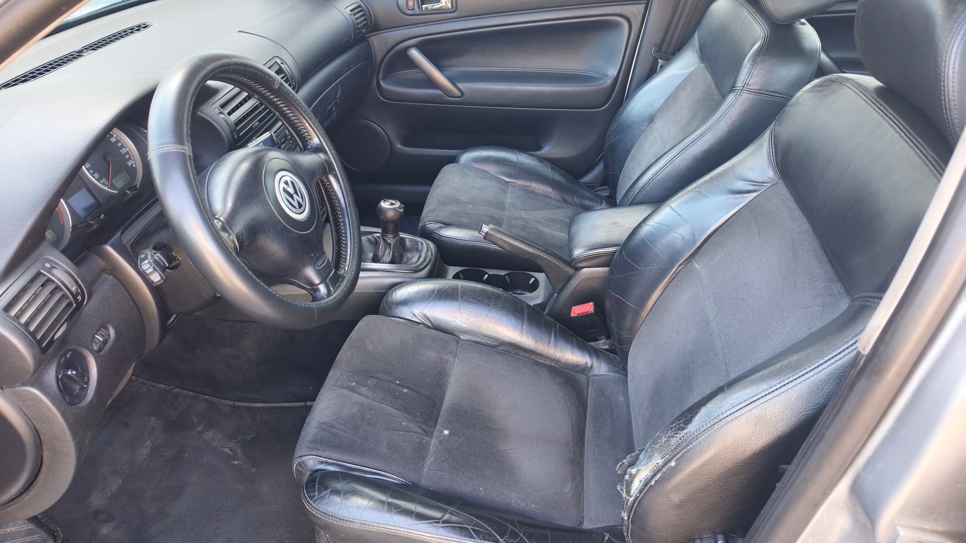 VW Passat Variant 1.9 TDI 4Motion Highline-image-10