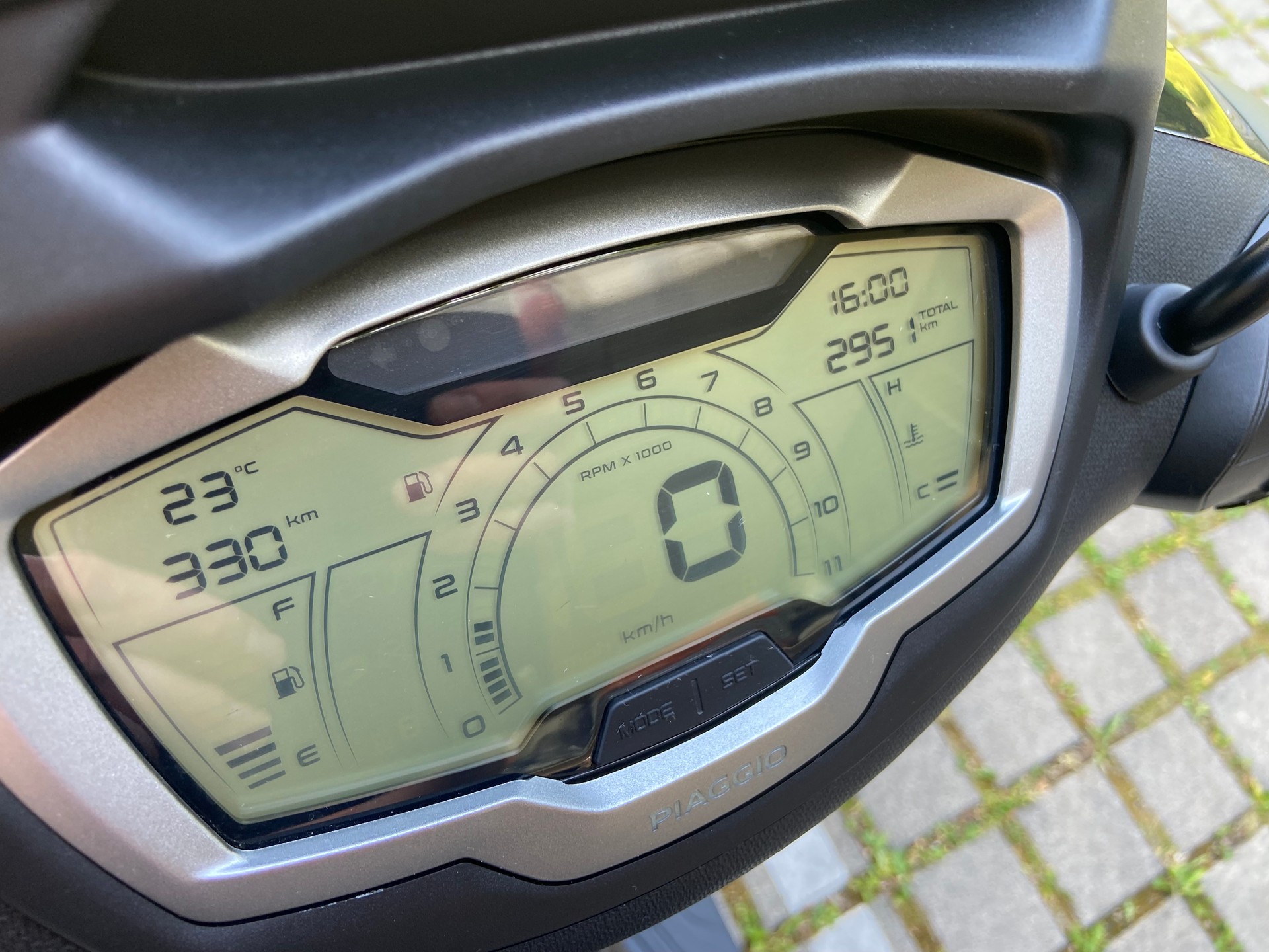 PIAGGIO Beverly 400 Sport E5+-image-7
