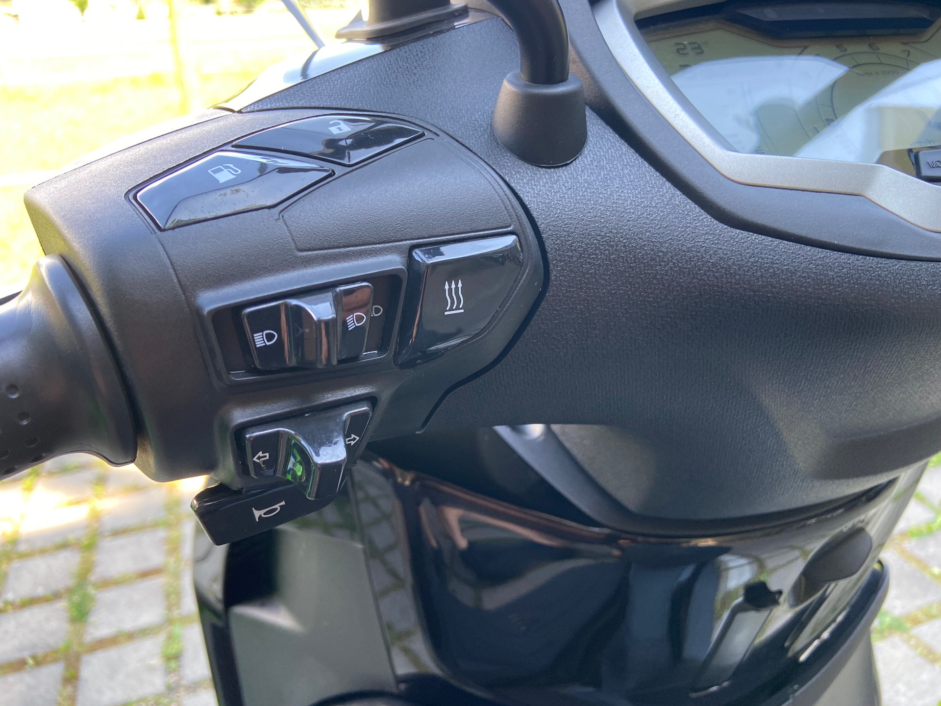 PIAGGIO Beverly 400 Sport E5+-image-8