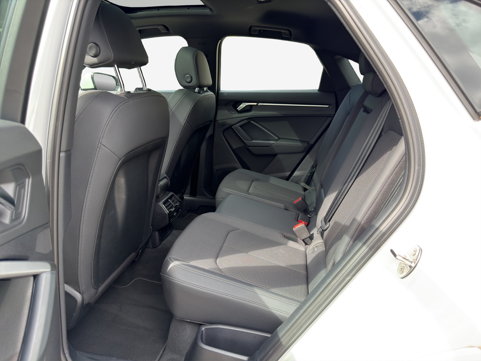 AUDI Q3 Sportback 35 TFSI S line Attraction S-tronic-image-11