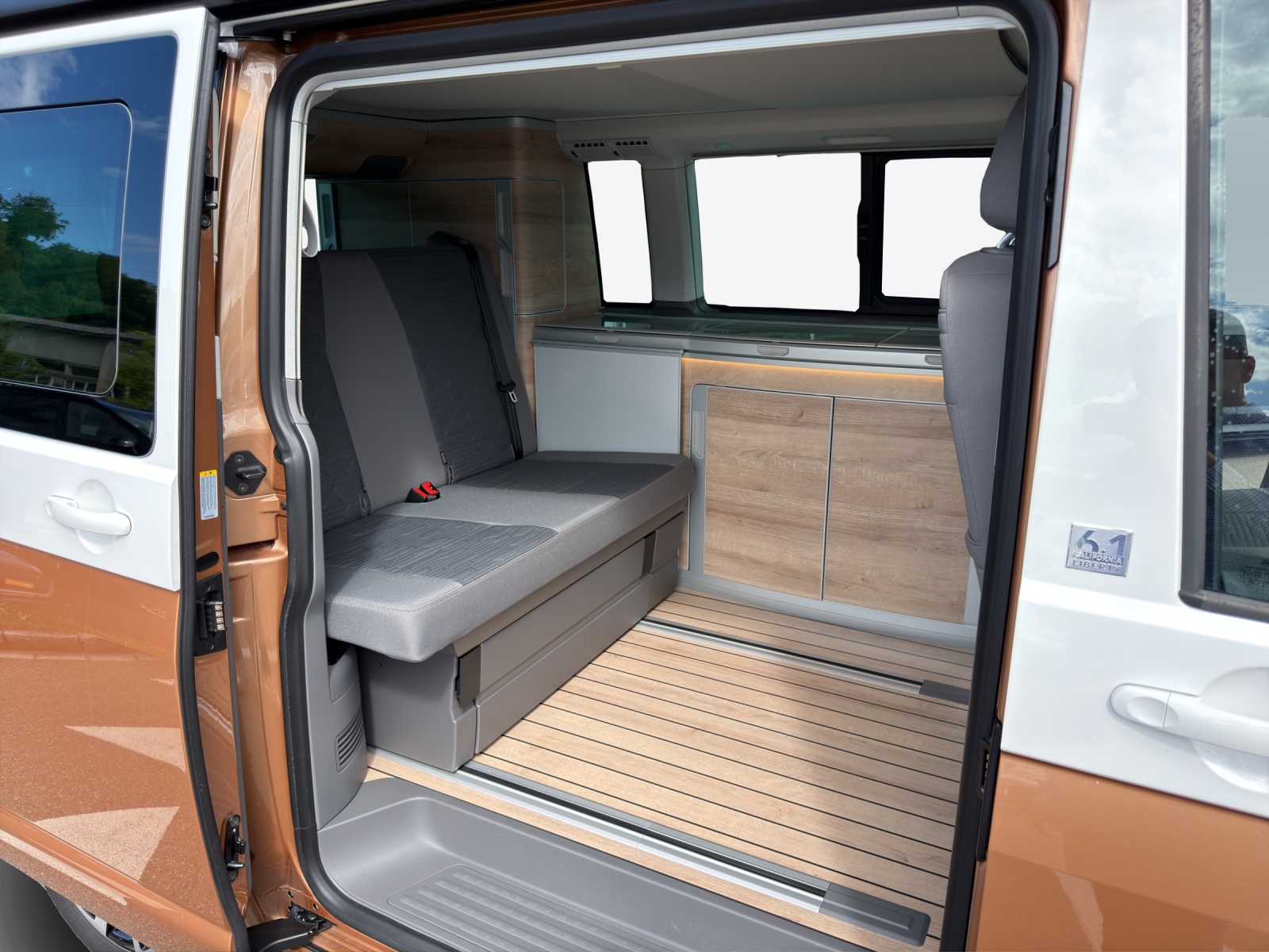 VW T6.1 California 2.0 TDI Ocean Liberty 4Motion DSG-image-11