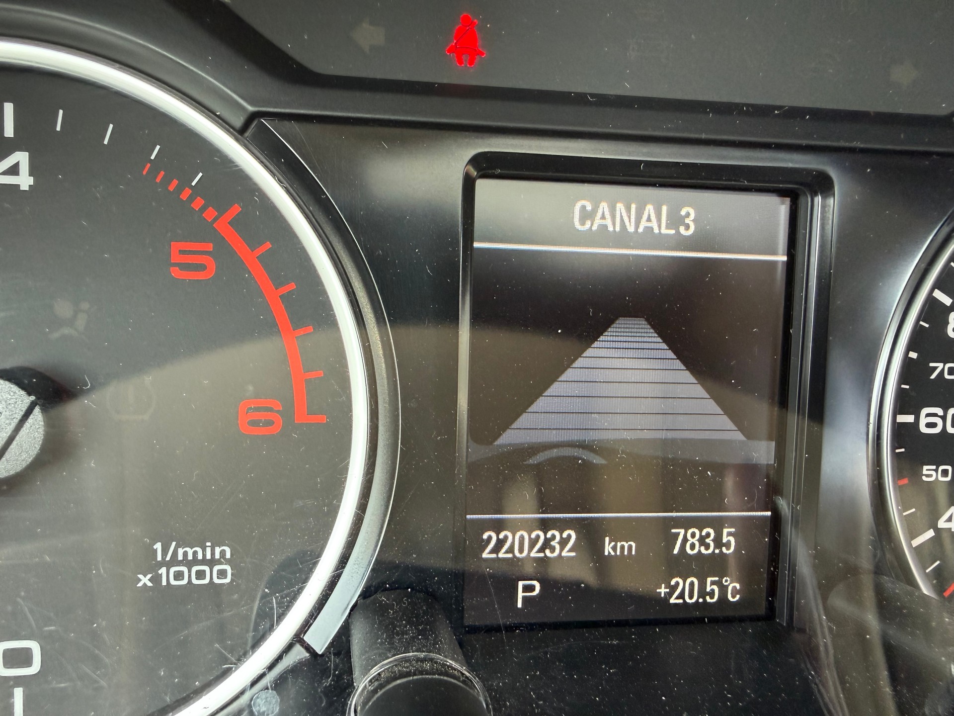 AUDI Q5 3.0 TDI quattro S-tronic-image-11