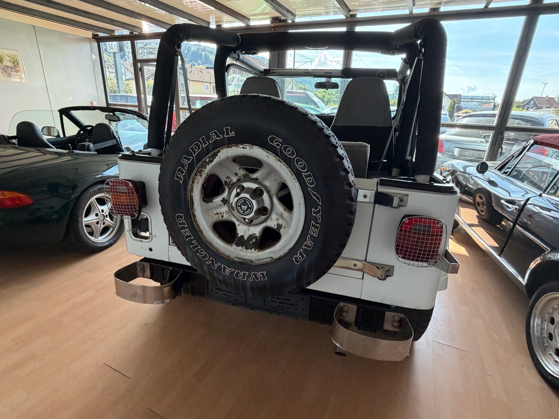 JEEP Wrangler 4.0 Laredo-image-11