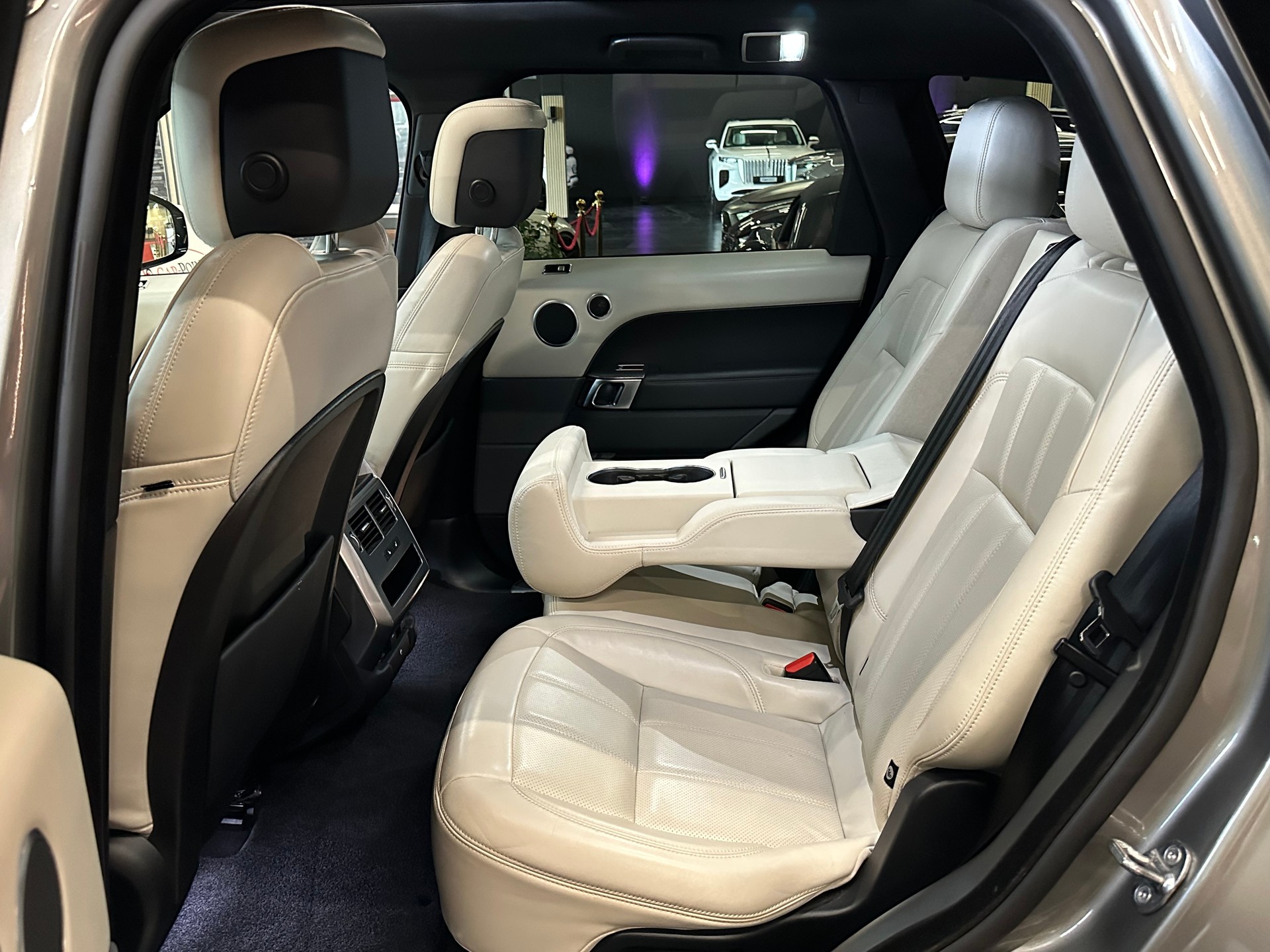 LAND ROVER Range Rover Sport 3.0 SDV6 HSE Dynamic Automatic ( 7 Sitze )-image-16
