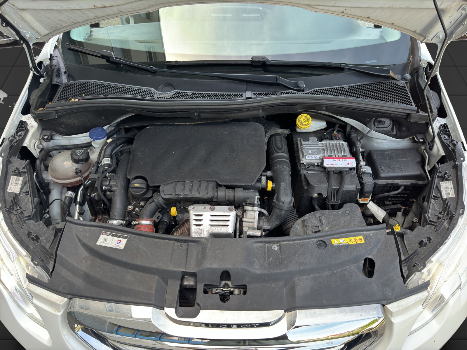 PEUGEOT 2008 1.2 PureTech Allure-image-17