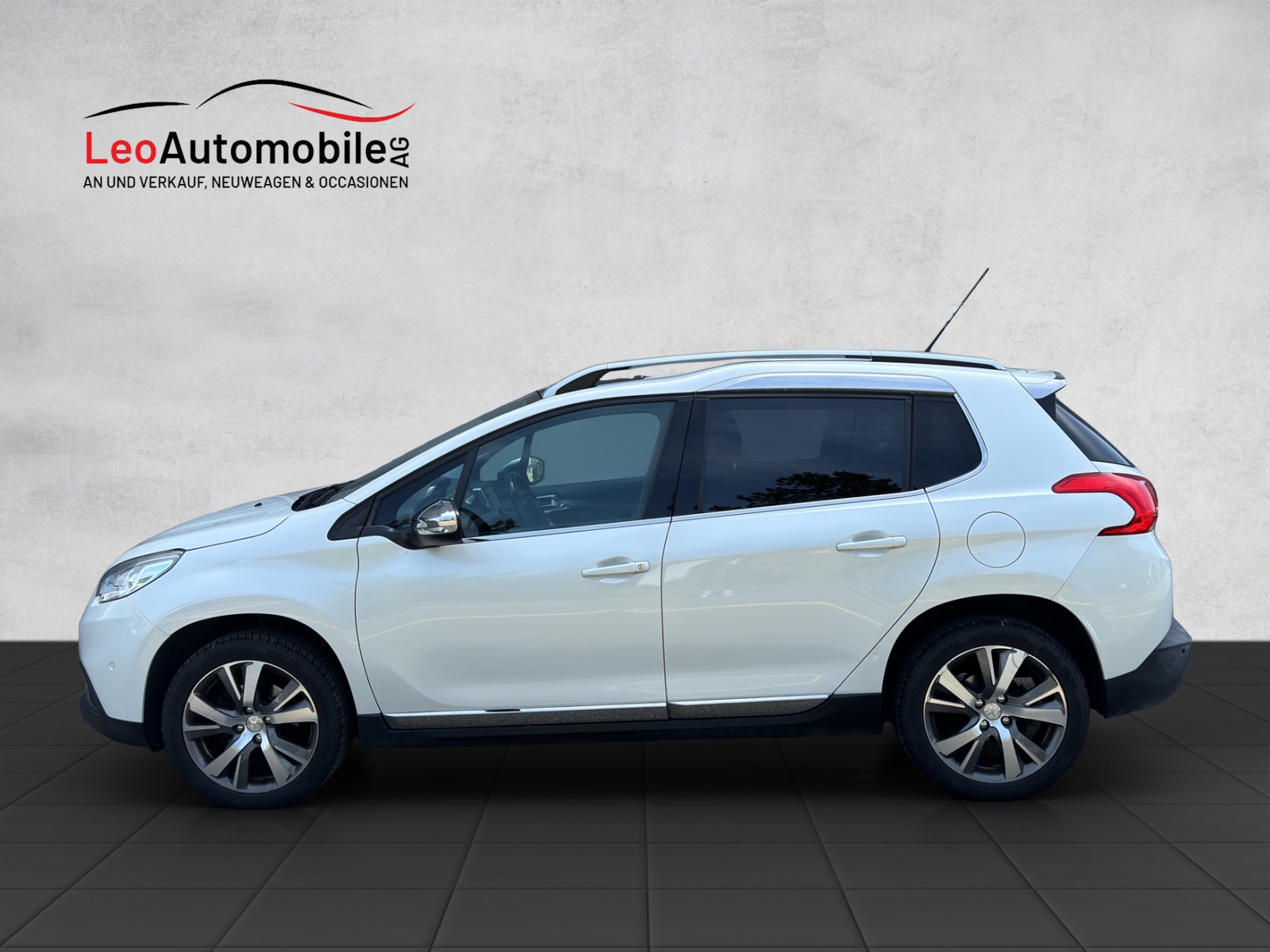 PEUGEOT 2008 1.2 PureTech Allure-showroom-element-1