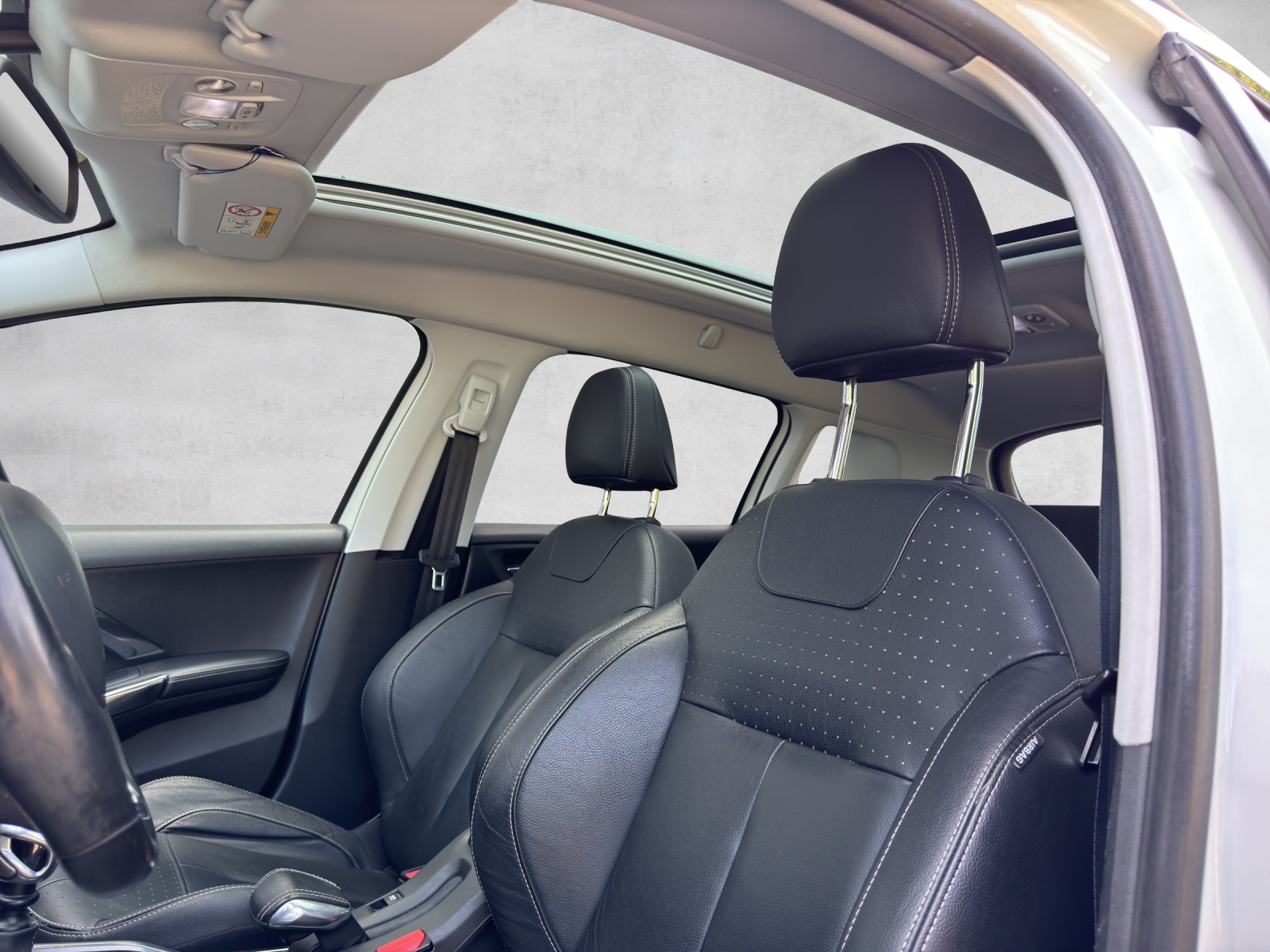 PEUGEOT 2008 1.2 PureTech Allure-image-19