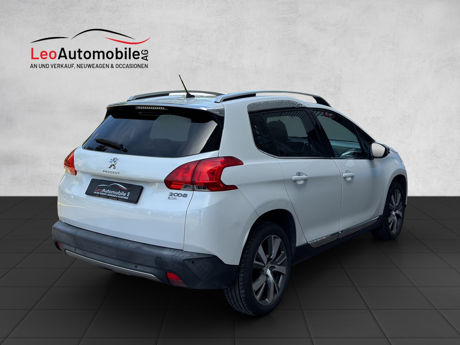 PEUGEOT 2008 1.2 PureTech Allure-showroom-element-3