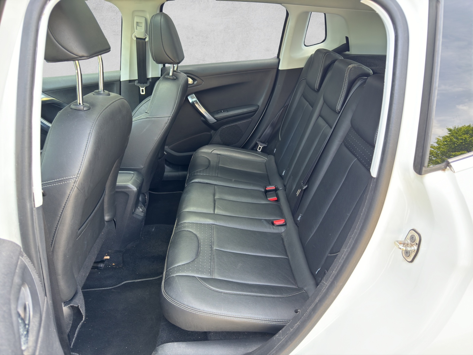 PEUGEOT 2008 1.2 PureTech Allure-image-9