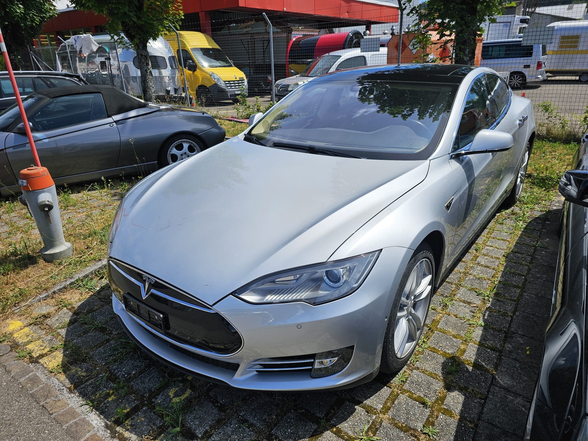 TESLA Model S 85 Performance