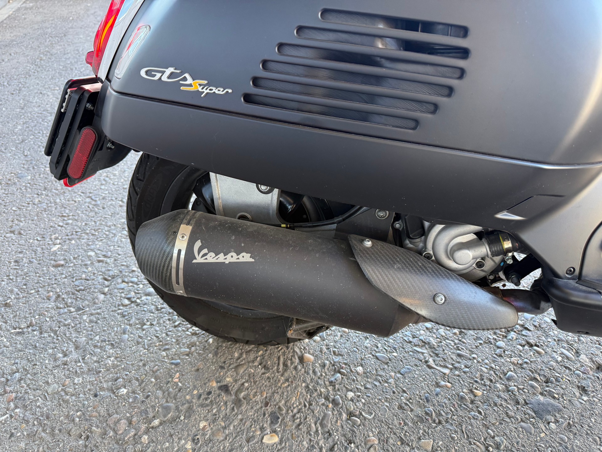 PIAGGIO Vespa GTS 300 Super Tech ABS-image-1