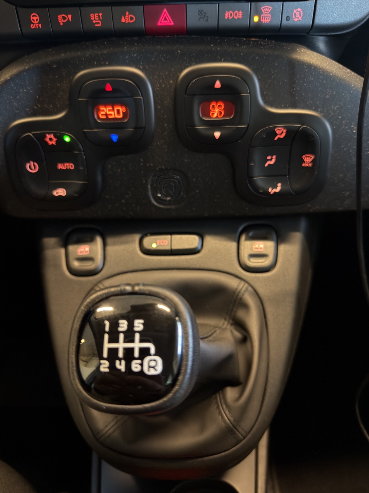 FIAT Panda 0.9 Twinair Turbo Cross 4x4*TOP ZUSTAND*NUR 27000 KM*-image-9