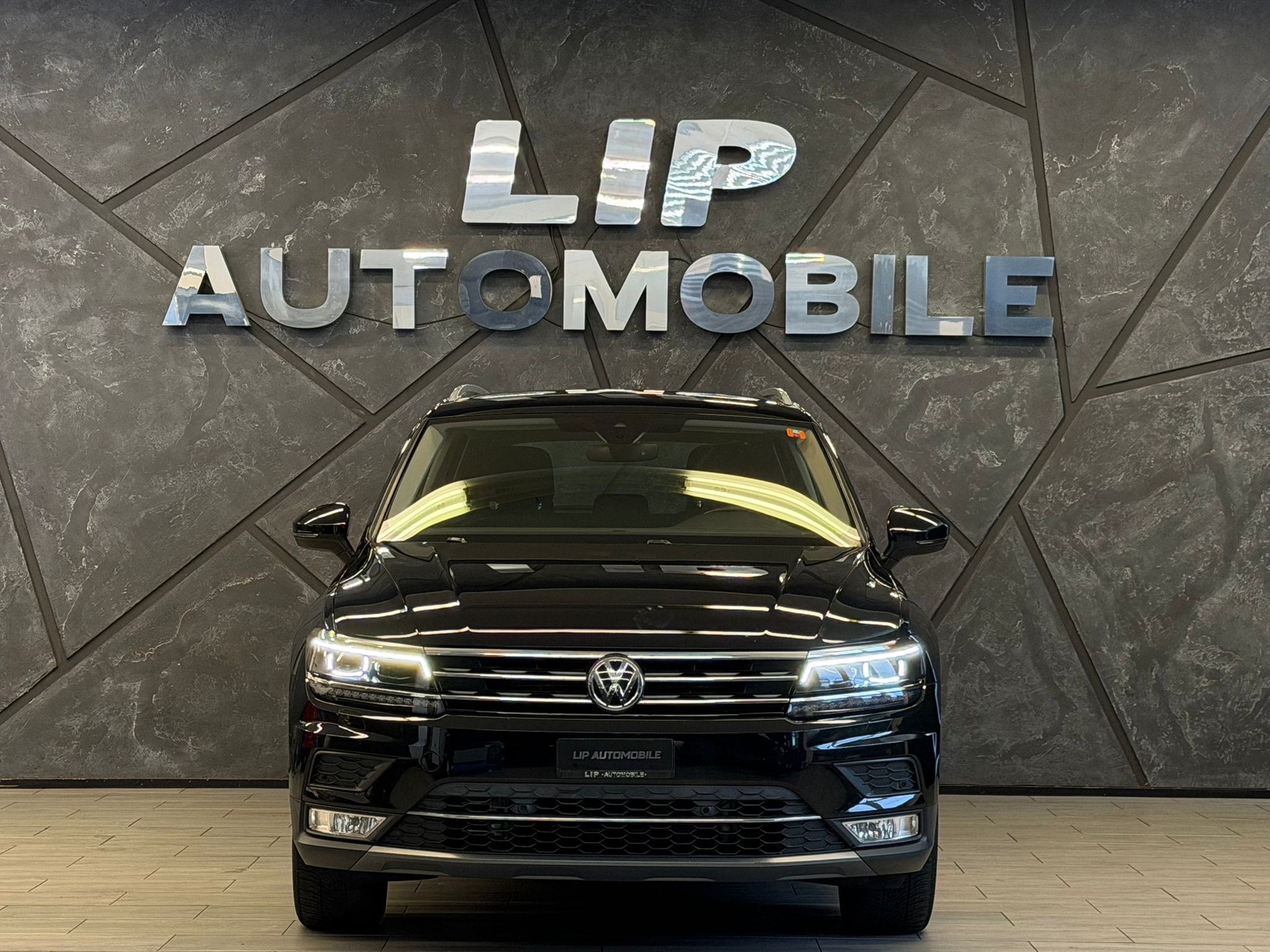 VW Tiguan 2.0TSI Highline 4Motion DSG-showroom-element-1