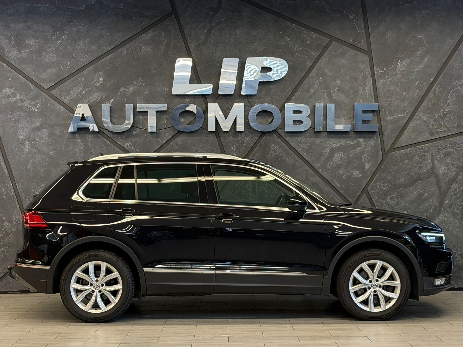 VW Tiguan 2.0TSI Highline 4Motion DSG-showroom-element-3