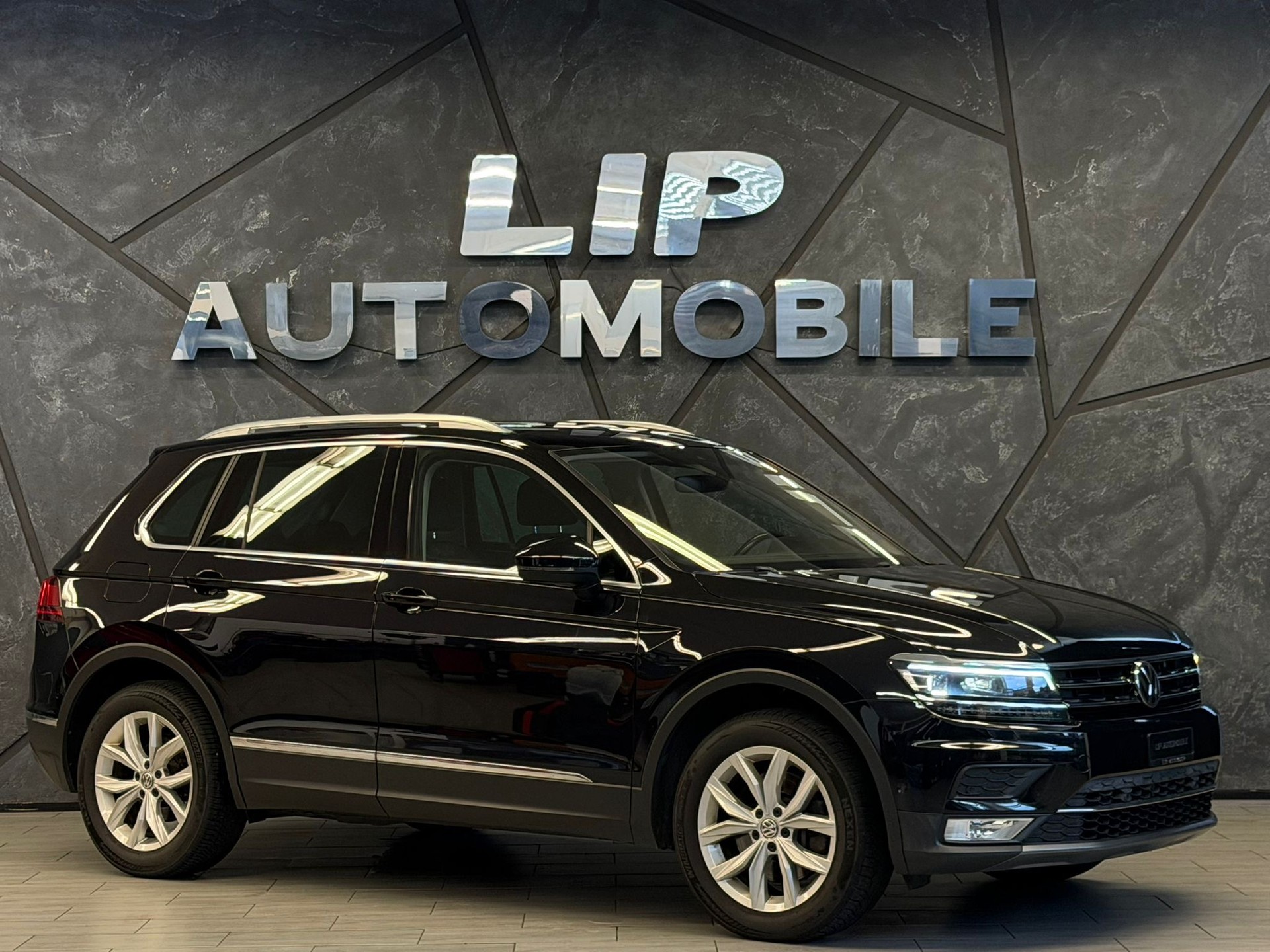 VW Tiguan 2.0TSI Highline 4Motion DSG-showroom-element-2