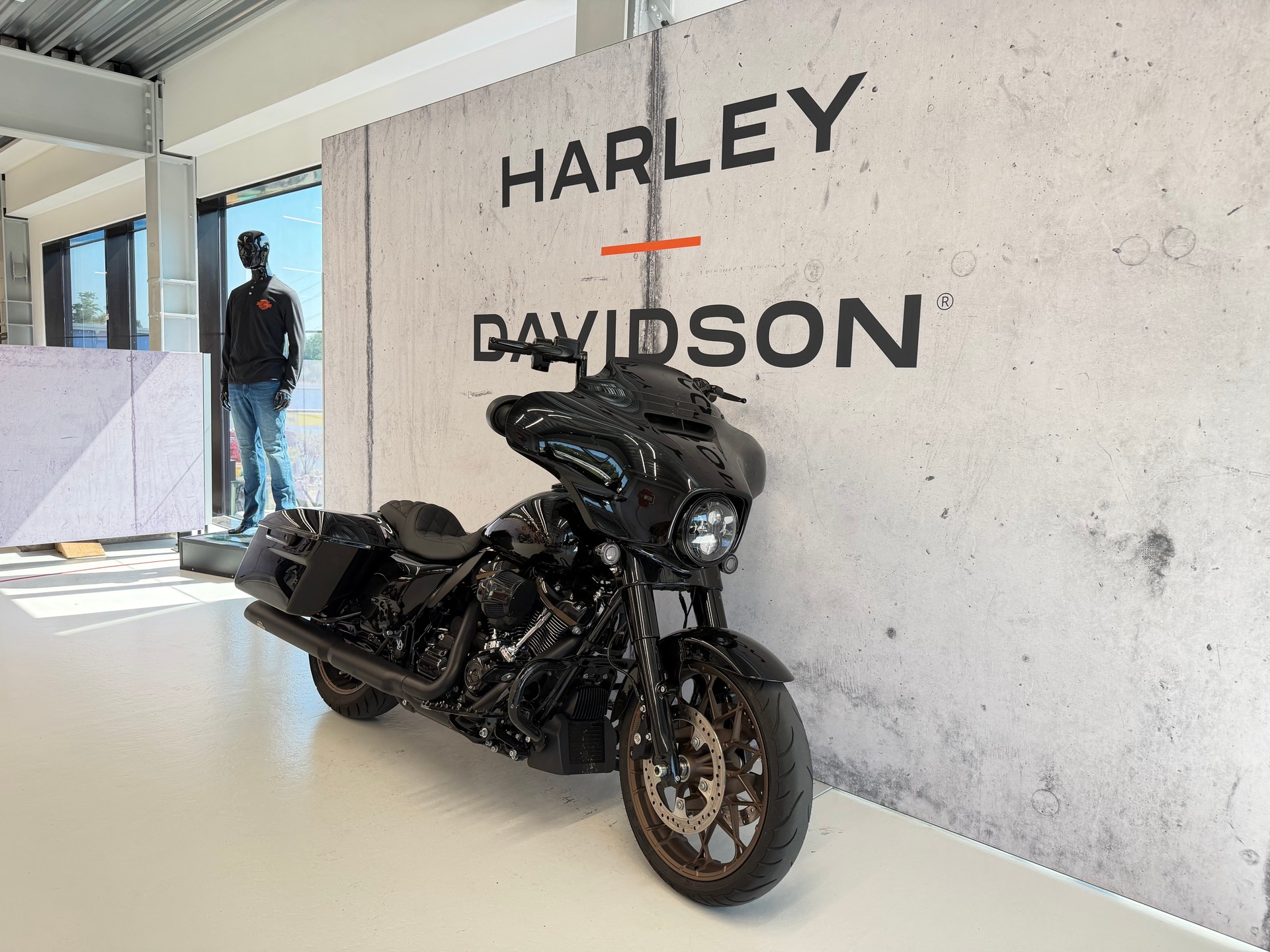 HARLEY-DAVIDSON FLHXST Street Glide ST 117-image-1