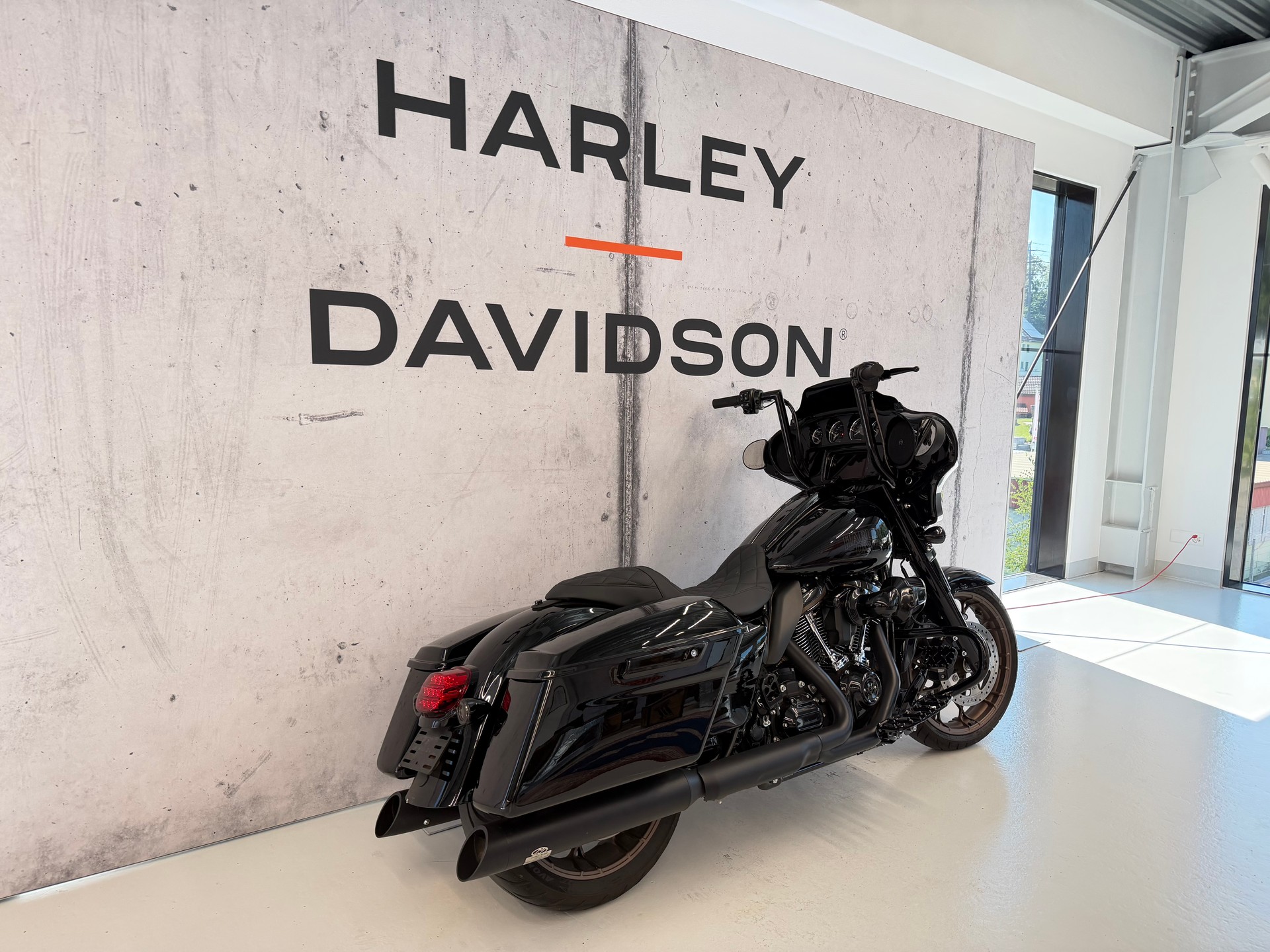 HARLEY-DAVIDSON FLHXST Street Glide ST 117-image-2