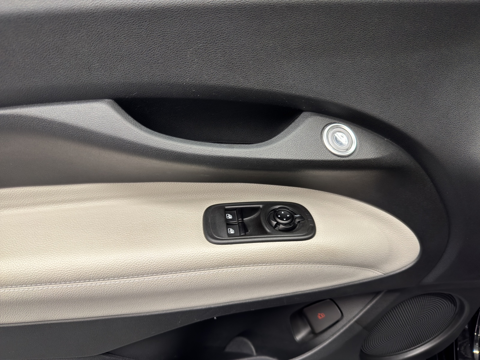 FIAT 500 Cabrio La Prima-image-11