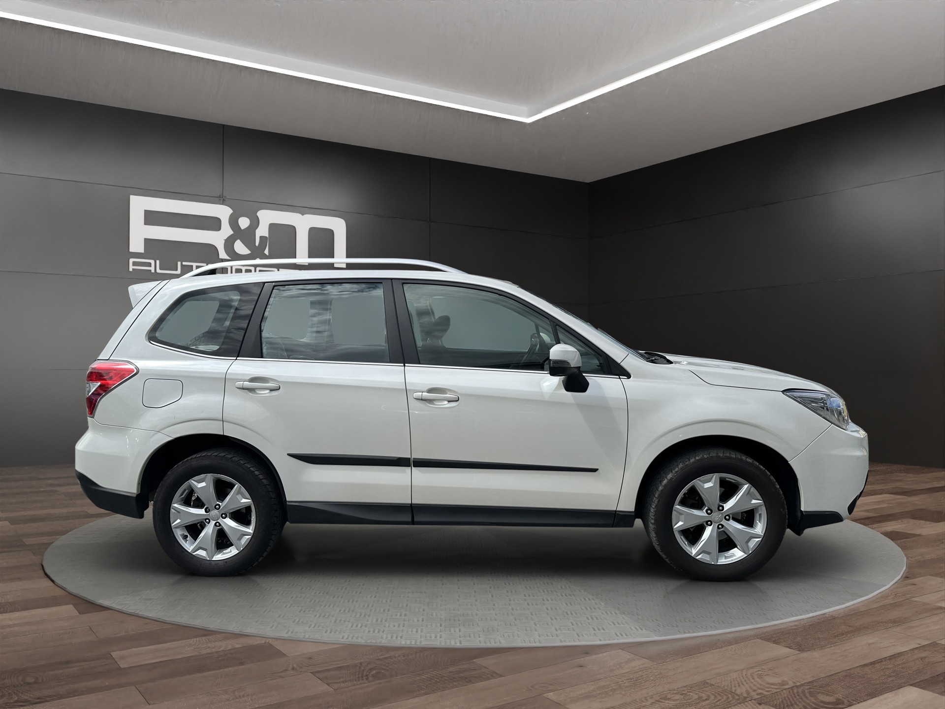 SUBARU Forester 2.0i Swiss-showroom-element-1