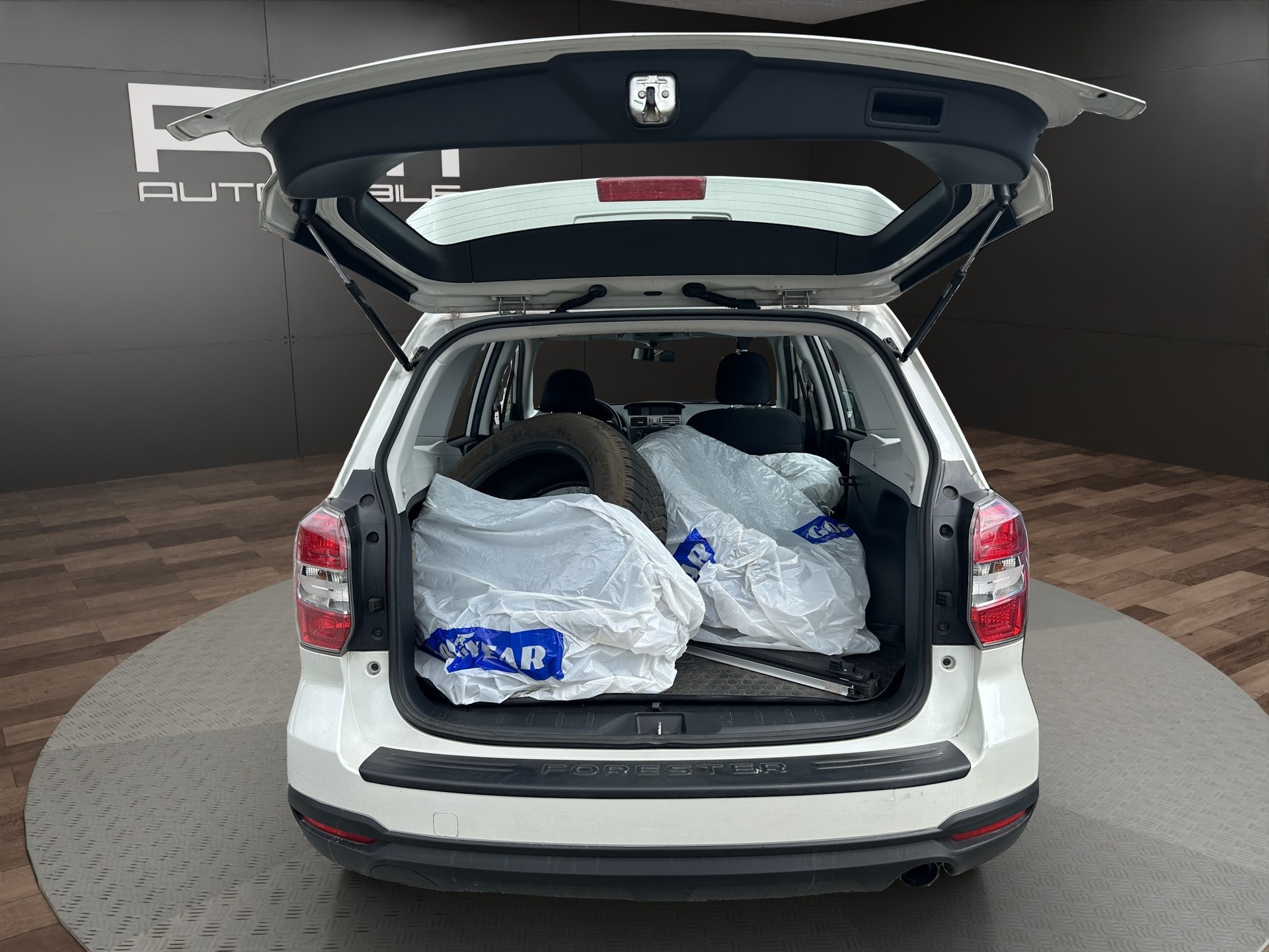 SUBARU Forester 2.0i Swiss-showroom-element-3