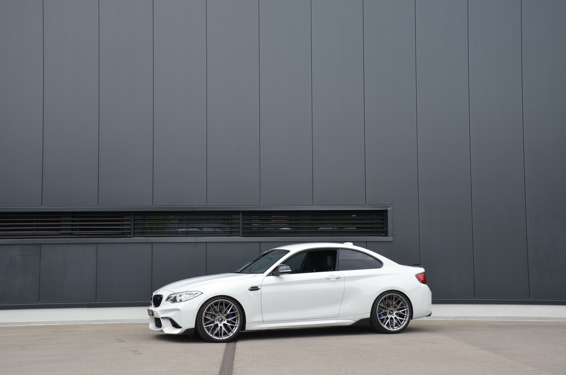 BMW M2 Drivelogic-showroom-element-1
