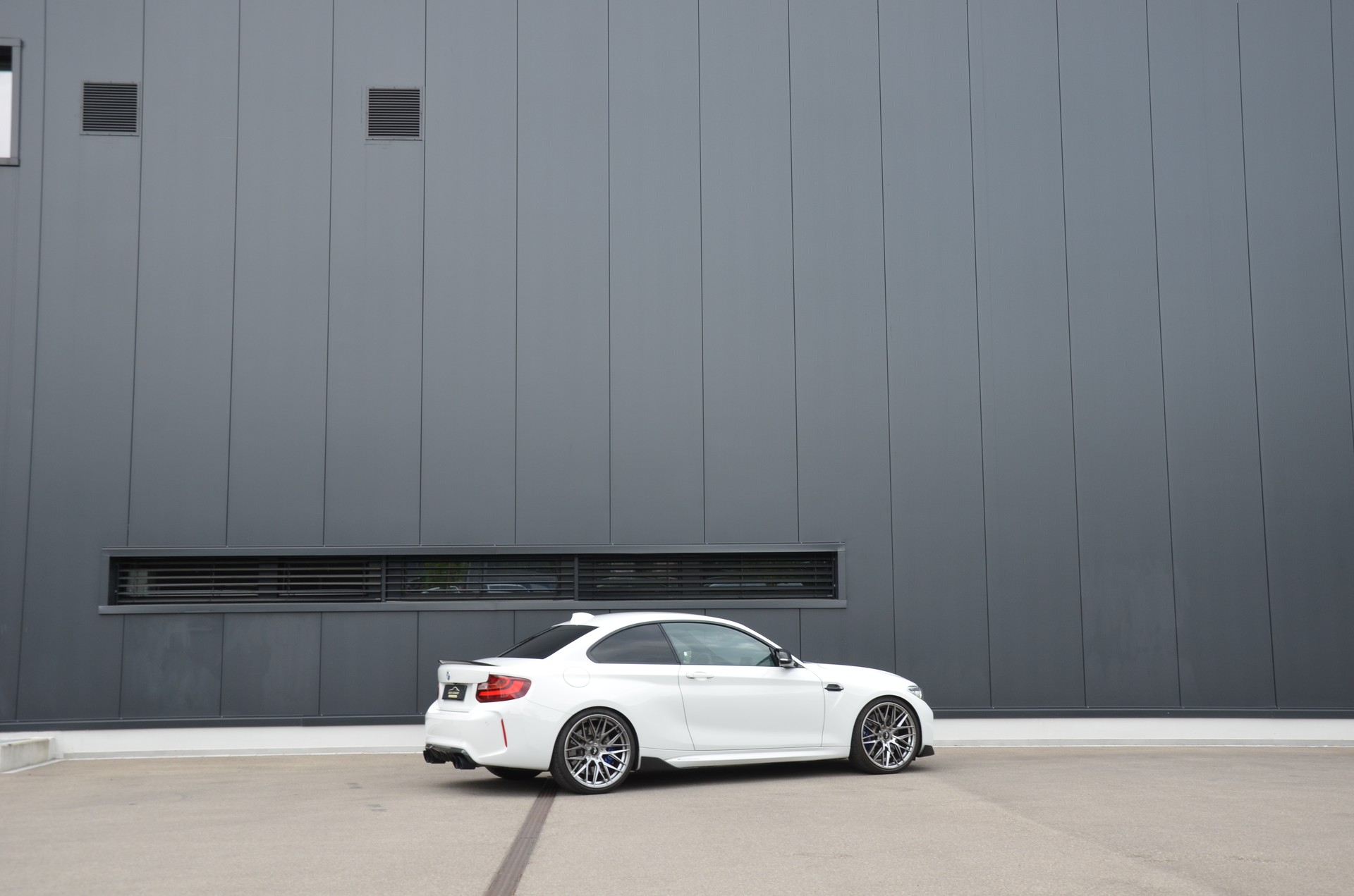 BMW M2 Drivelogic-showroom-element-3