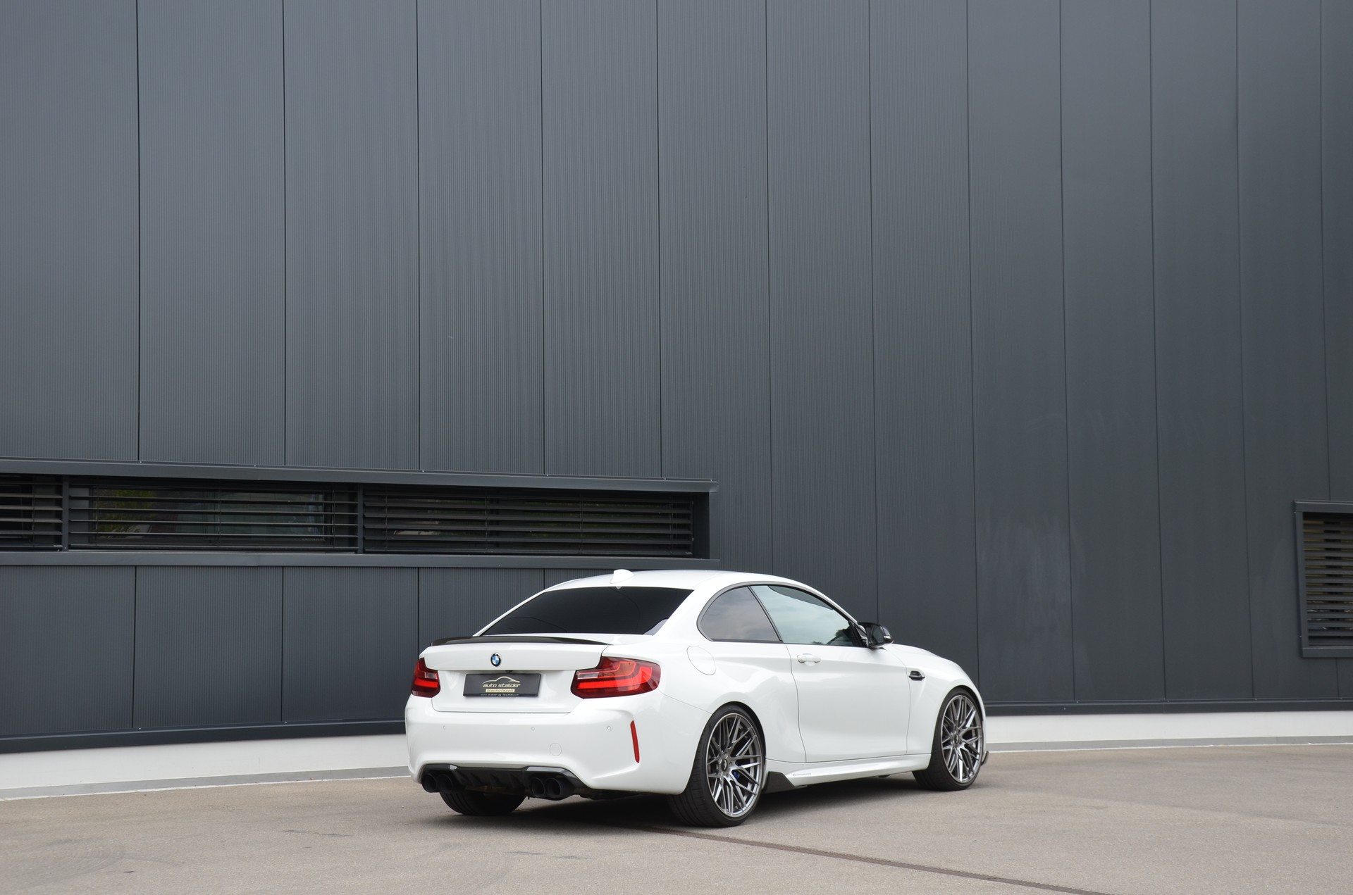 BMW M2 Drivelogic-showroom-element-2