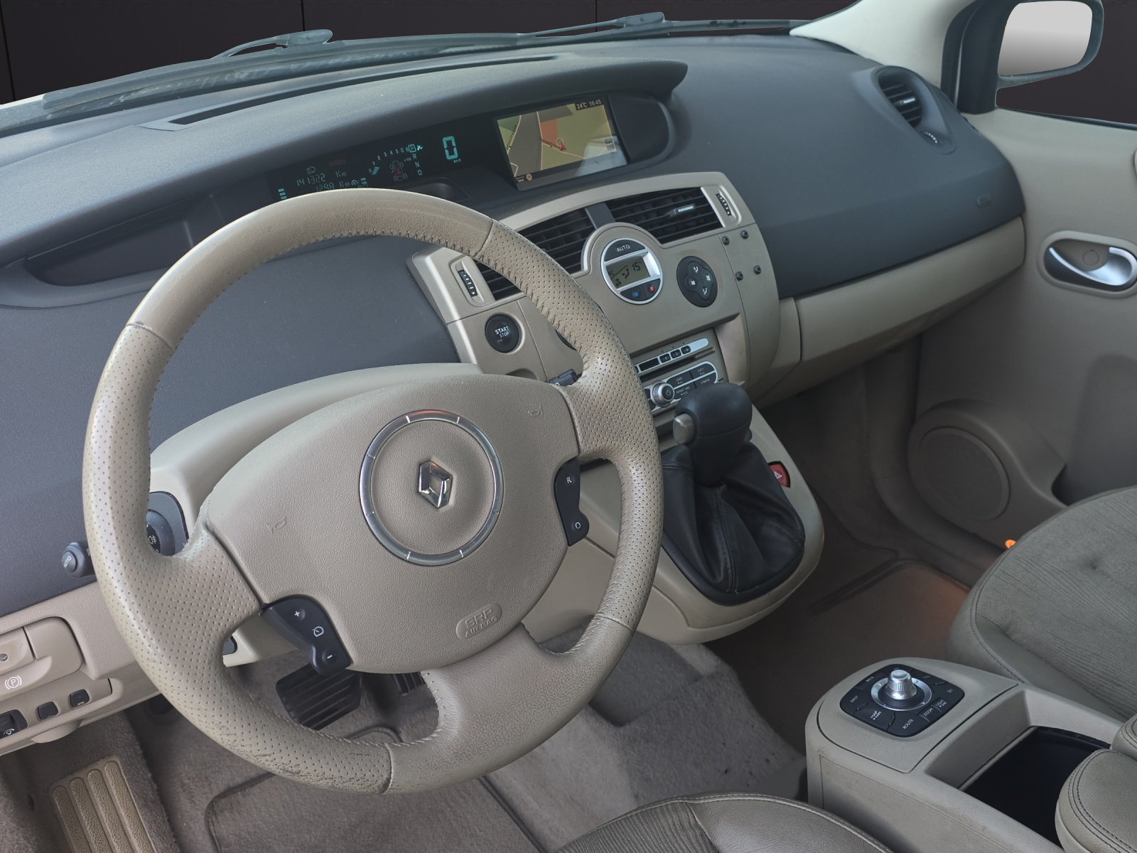 RENAULT Grand Scénic 2.0 16V Privilège-image-9