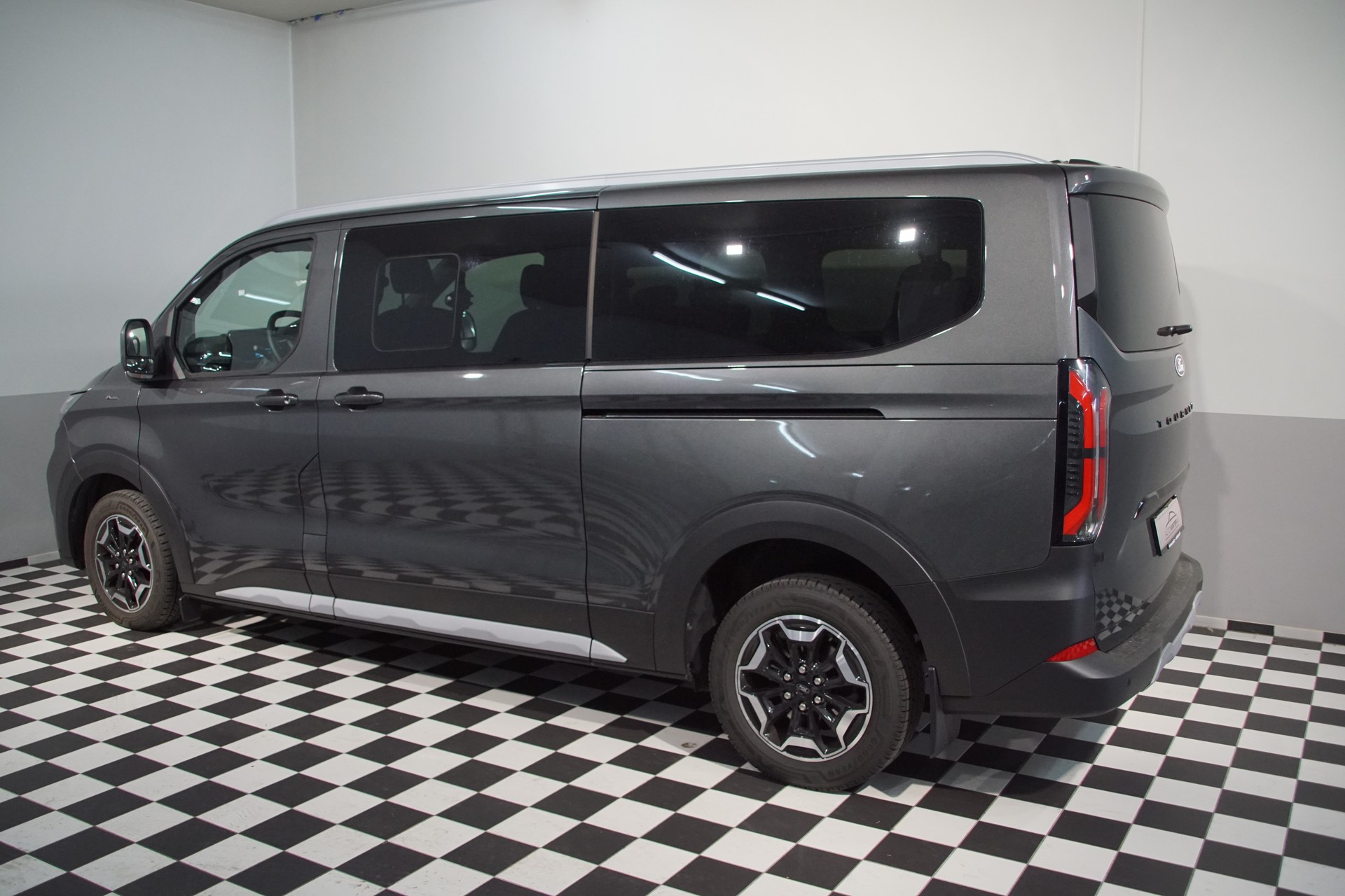 FORD Tourneo Bus 320 L2H1 Active Automat 4x4-image-5