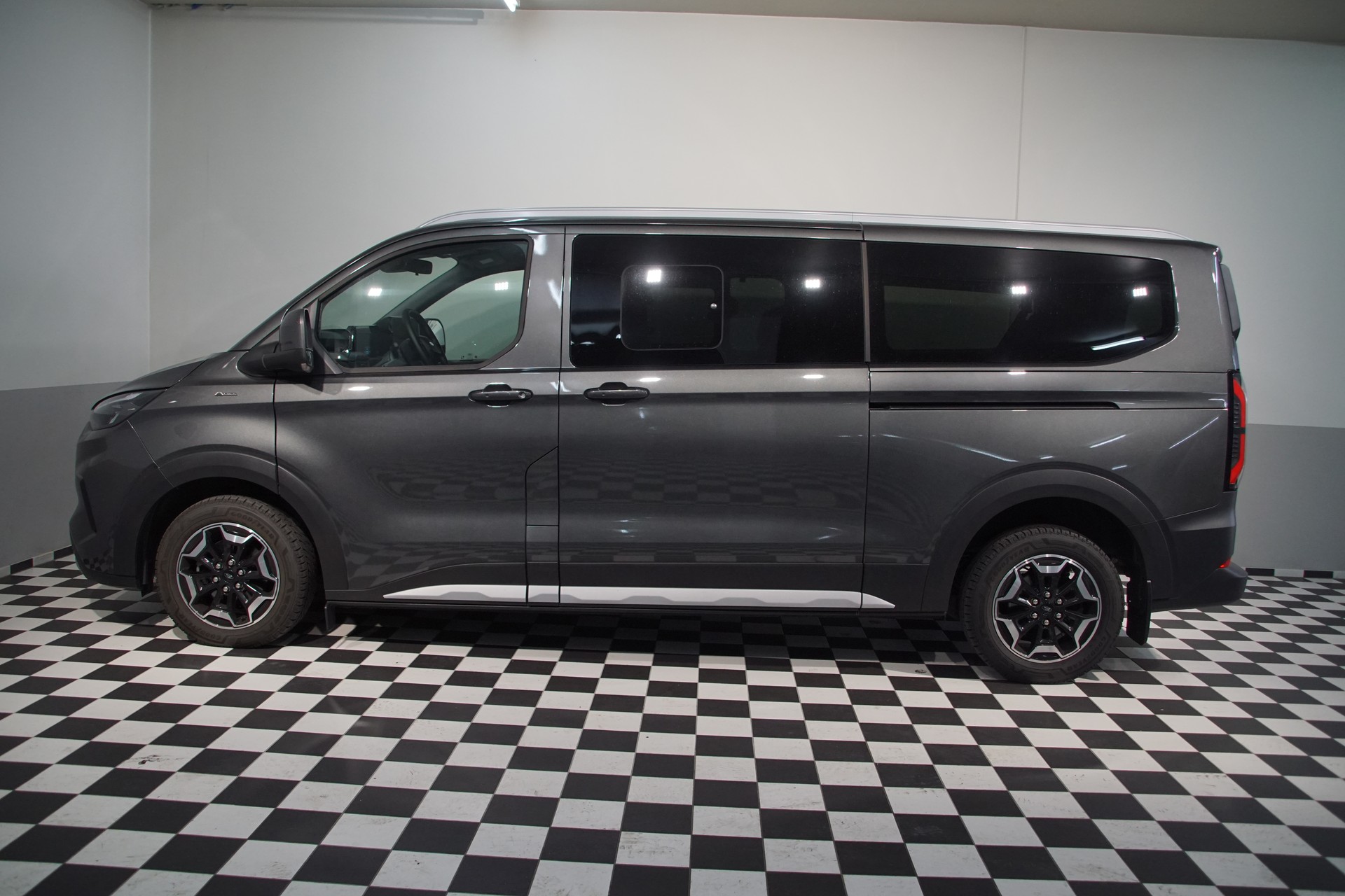 FORD Tourneo Bus 320 L2H1 Active Automat 4x4-image-4