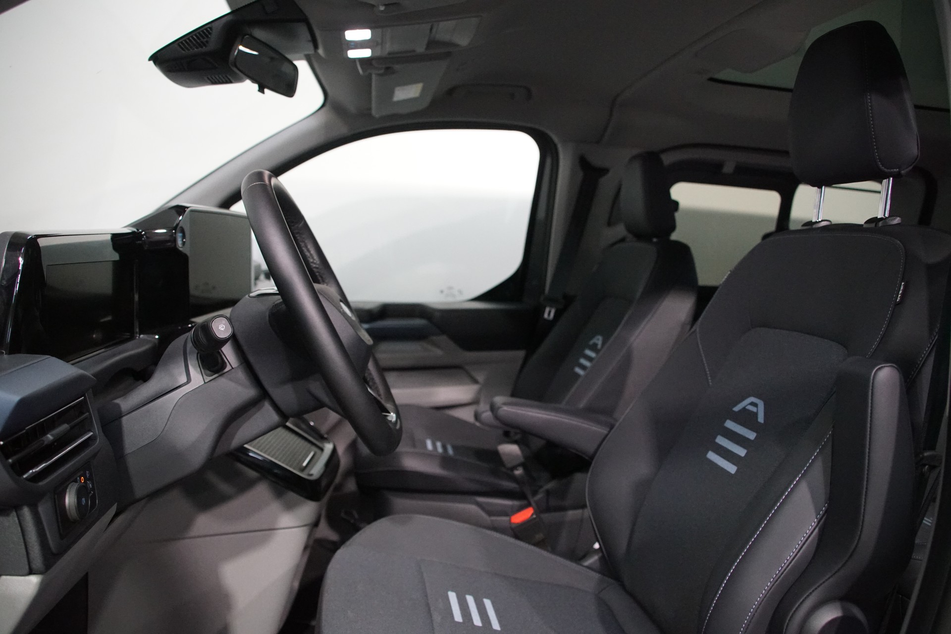 FORD Tourneo Bus 320 L2H1 Active Automat 4x4-image-8