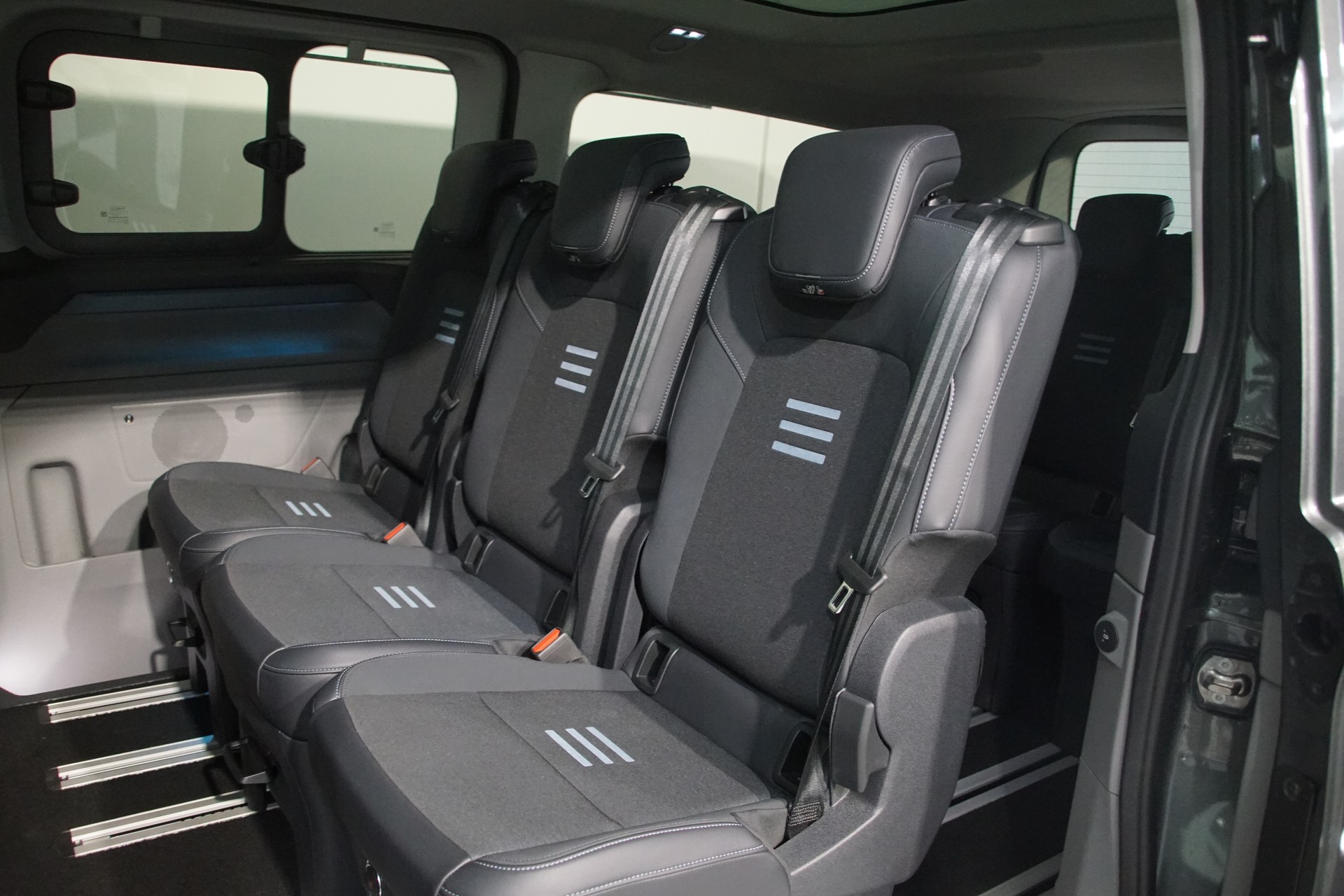 FORD Tourneo Bus 320 L2H1 Active Automat 4x4-image-12