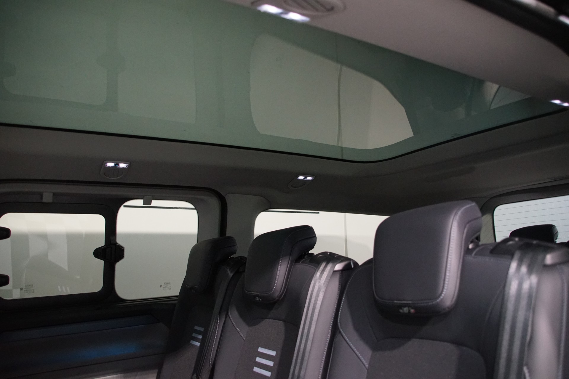 FORD Tourneo Bus 320 L2H1 Active Automat 4x4-image-13