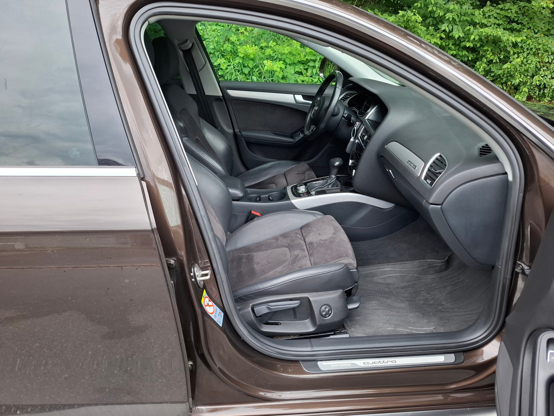 AUDI A4 allroad 3.0 TDI quattro S-tronic-image-11