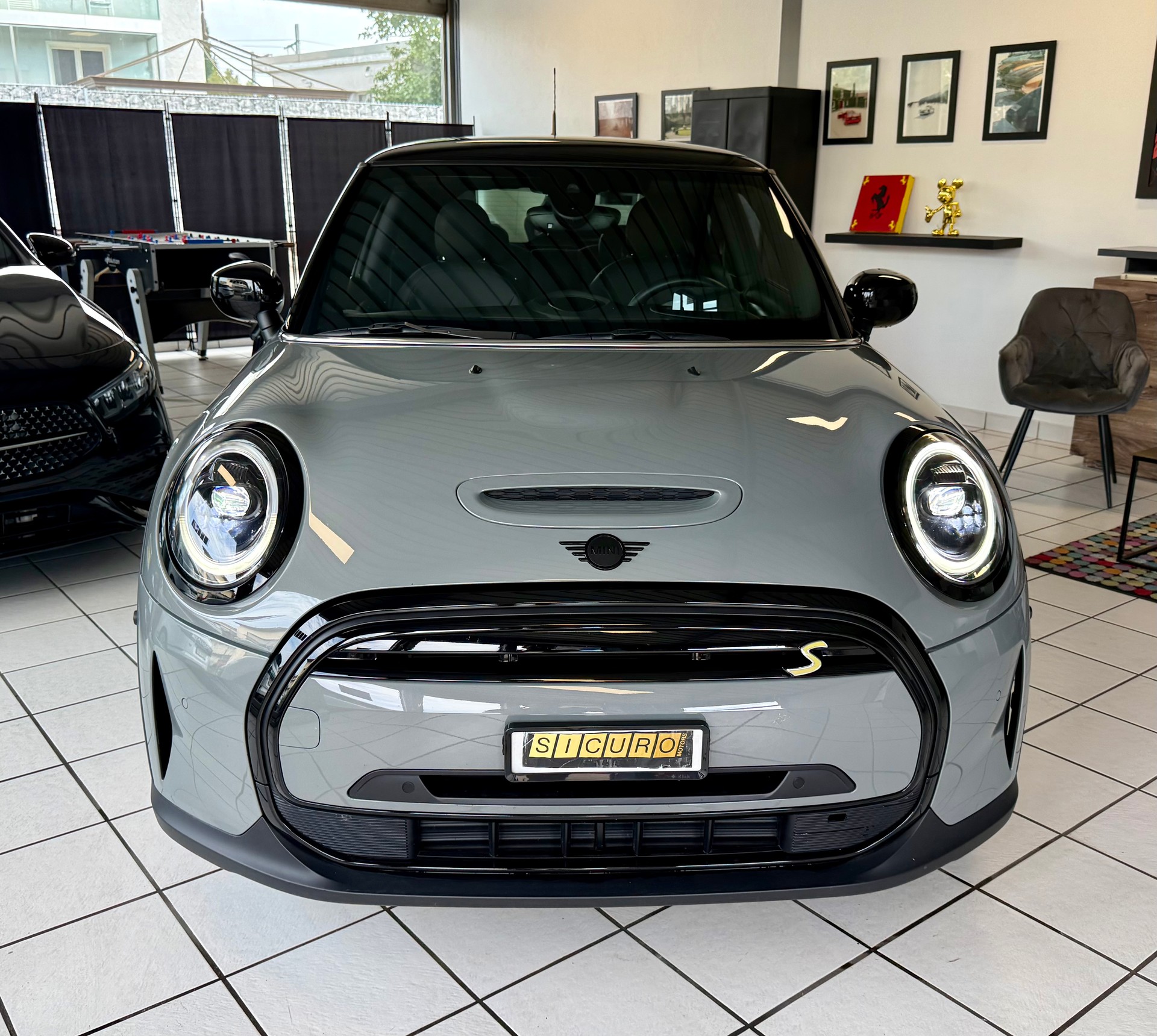 MINI Cooper SE-showroom-element-2