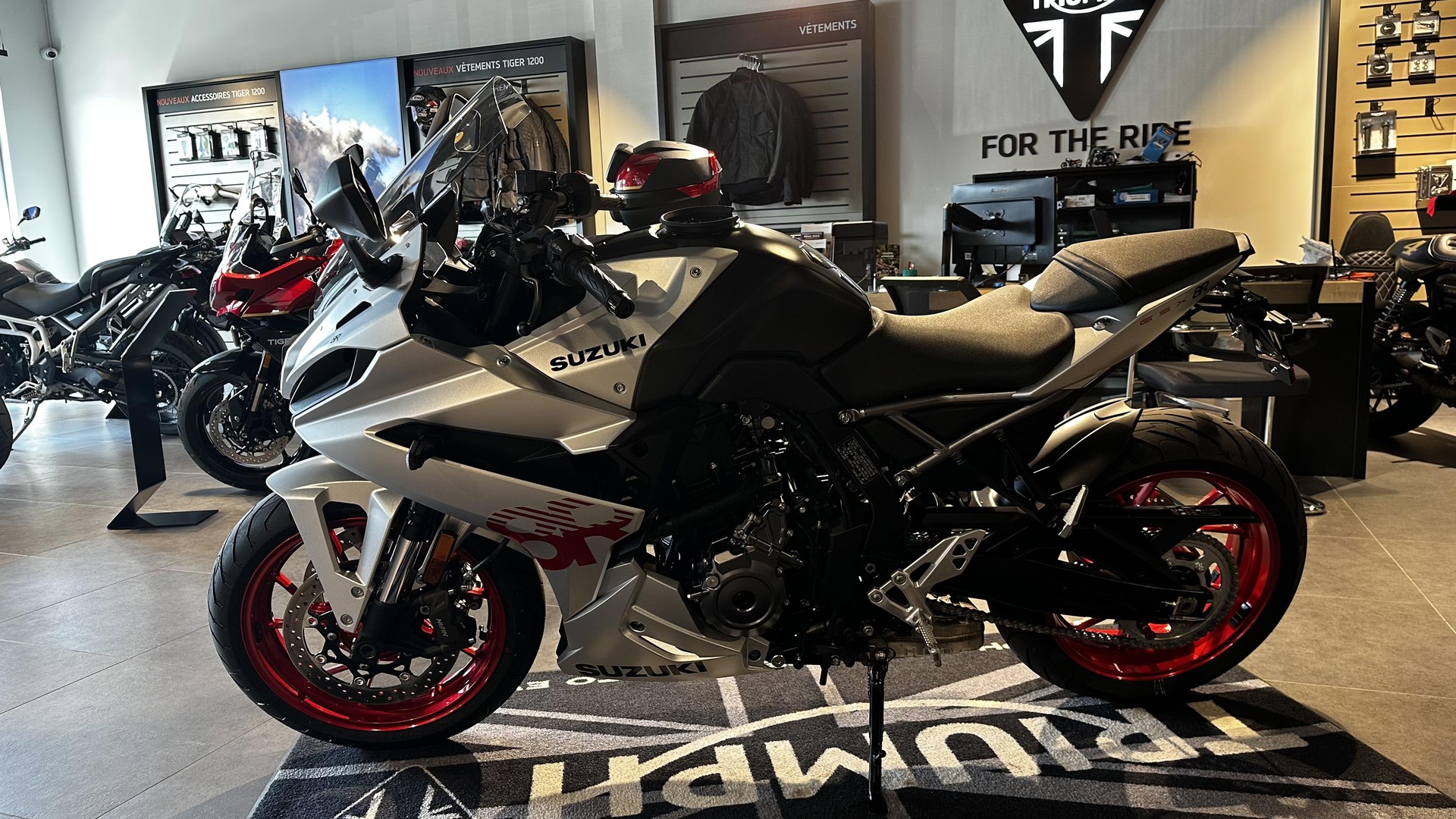 SUZUKI GSX 8 R-image-1