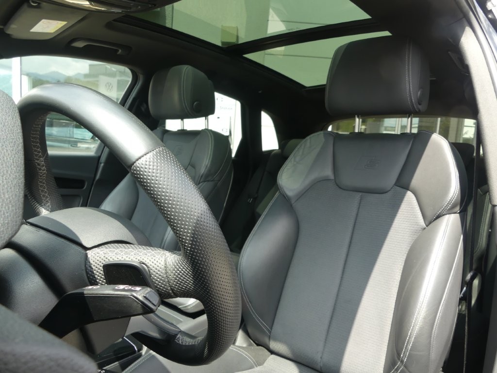 AUDI Q5 40 TDI Black Edition quattro S-tronic-image-9