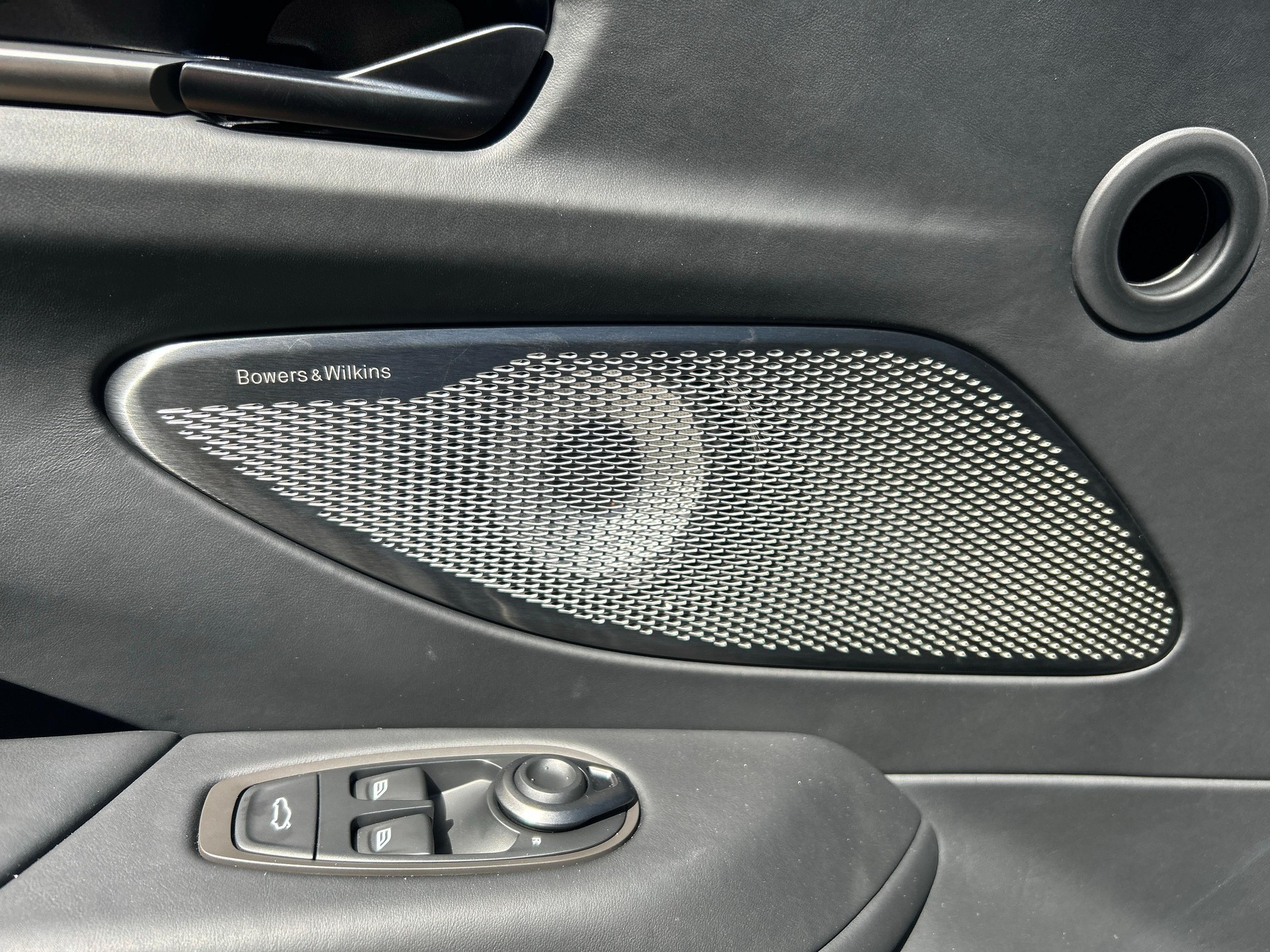ASTON MARTIN V8 Vantage Roadster 4.0 S V8 Bi-Turbo-image-24