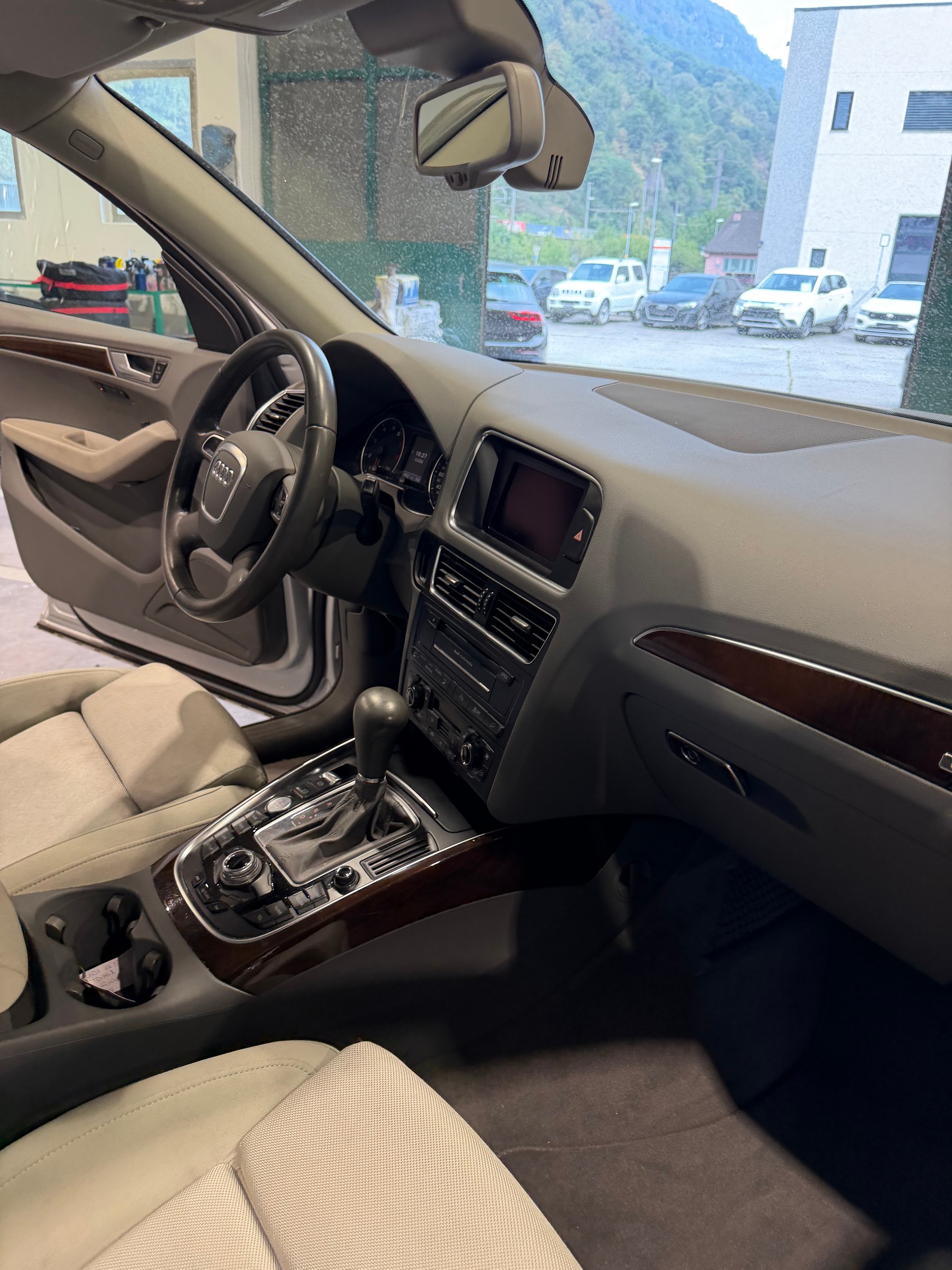 AUDI Q5 2.0 TFSI quattro S-tronic-image-13