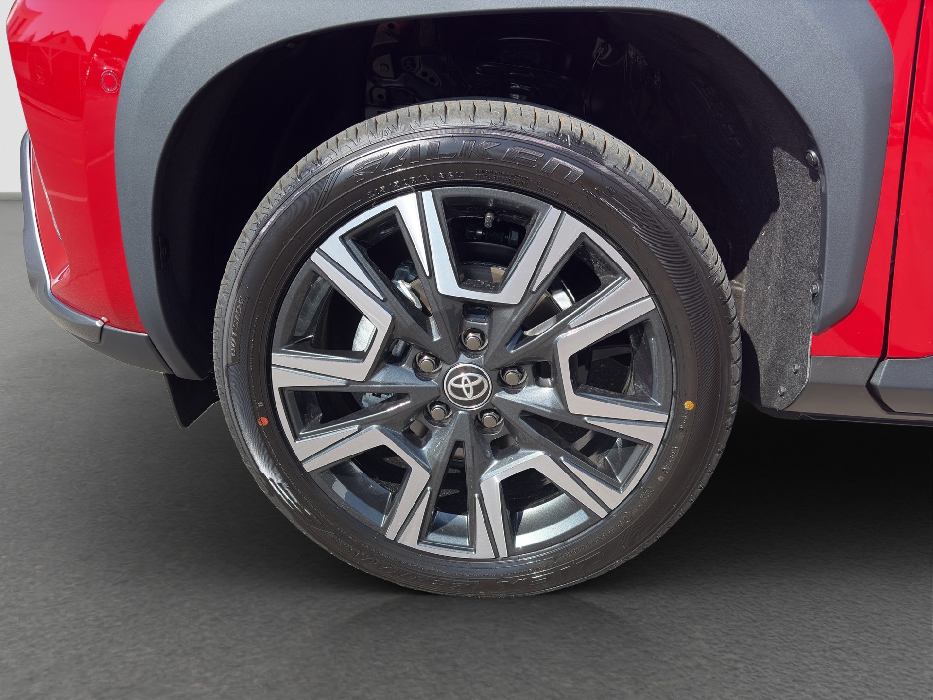 TOYOTA Yaris Cross 1.5 Executive AWDi e-CVT-showroom-element-2