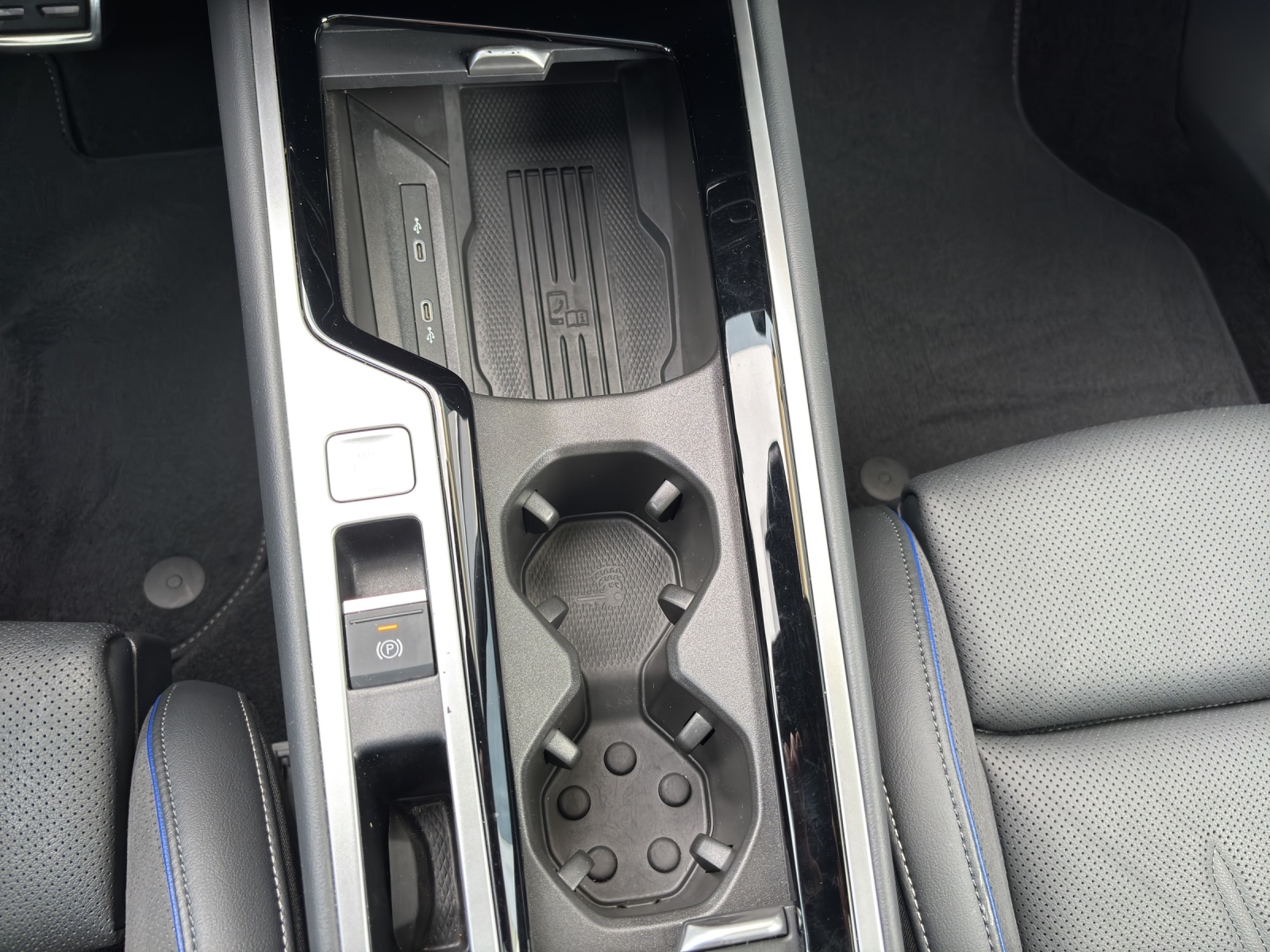 VW New Passat Variant 2.0 TDI R-Line 4 Motion DSG CH-Fahrzeug mit Werksgarantie bis 2028 mit AHK, Leder & Winterräder-image-18